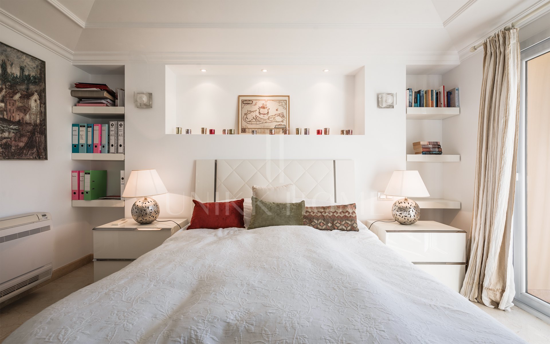 Amplio ático dúplex exquisitamente renovado en Las Alamandas, Nueva Andalucía