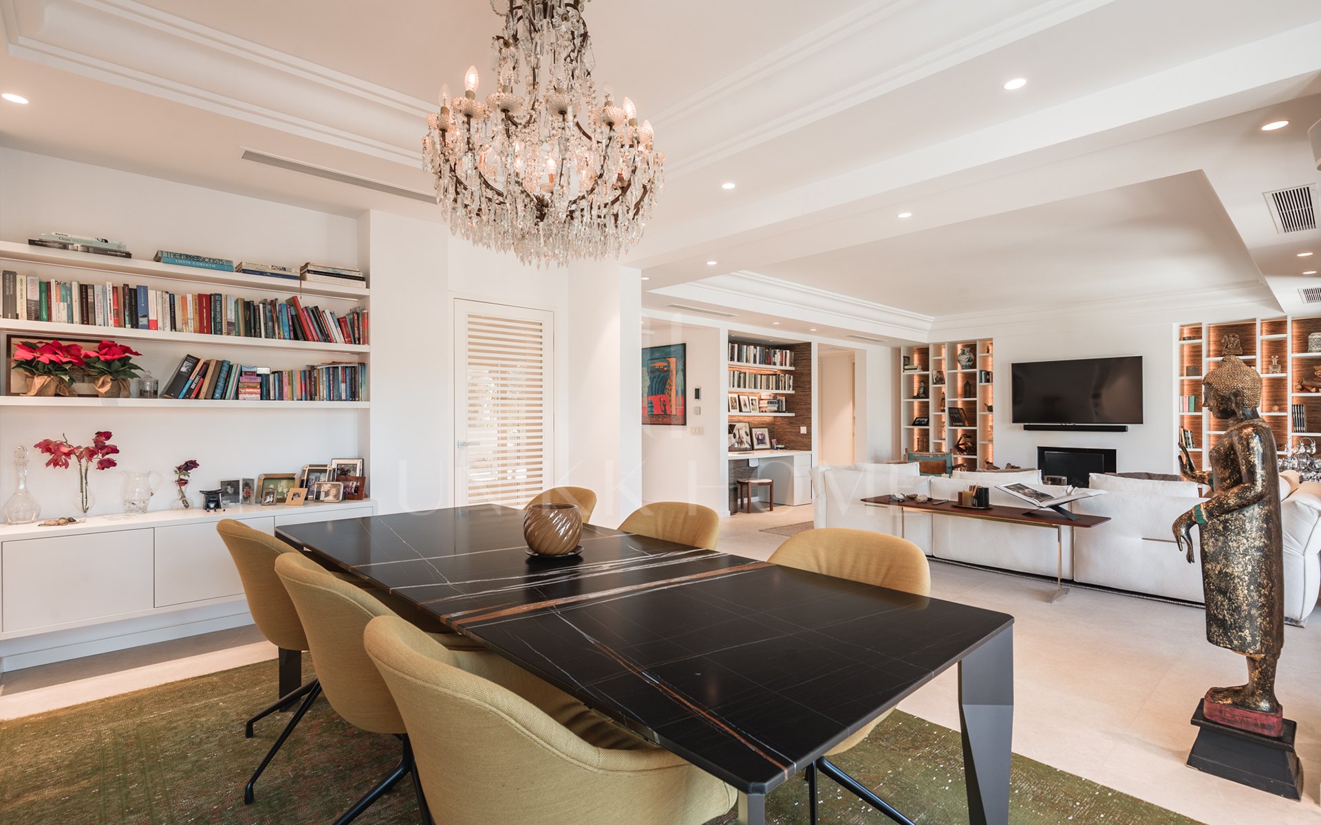 Amplio ático dúplex exquisitamente renovado en Las Alamandas, Nueva Andalucía