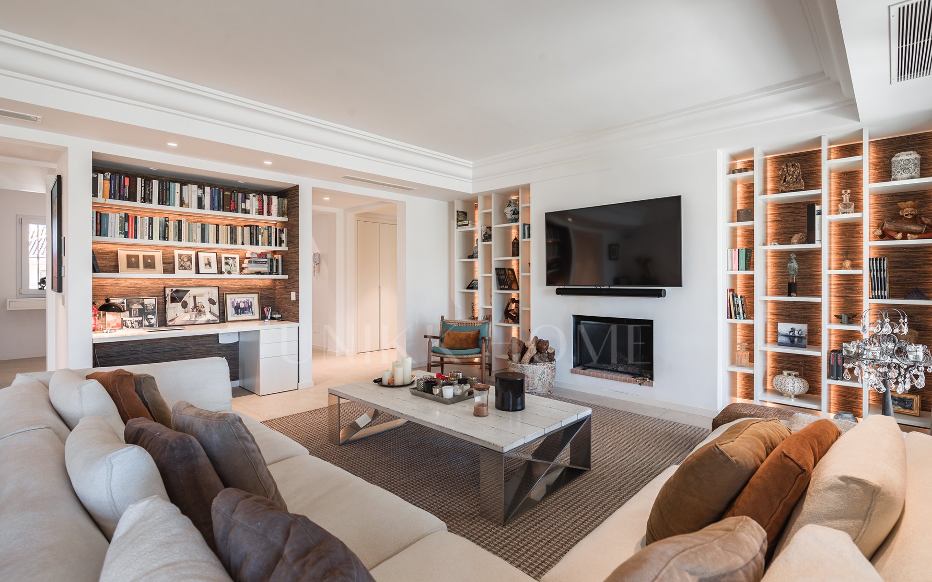 Amplio ático dúplex exquisitamente renovado en Las Alamandas, Nueva Andalucía