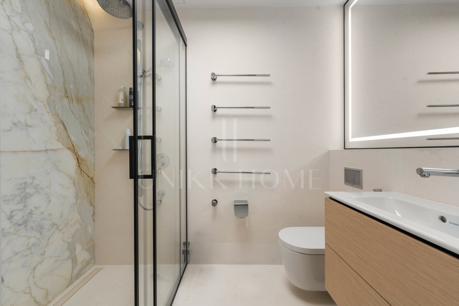 Exquisite villa fully renovated to high standards set on an extensive plot in Río Real, East Marbella