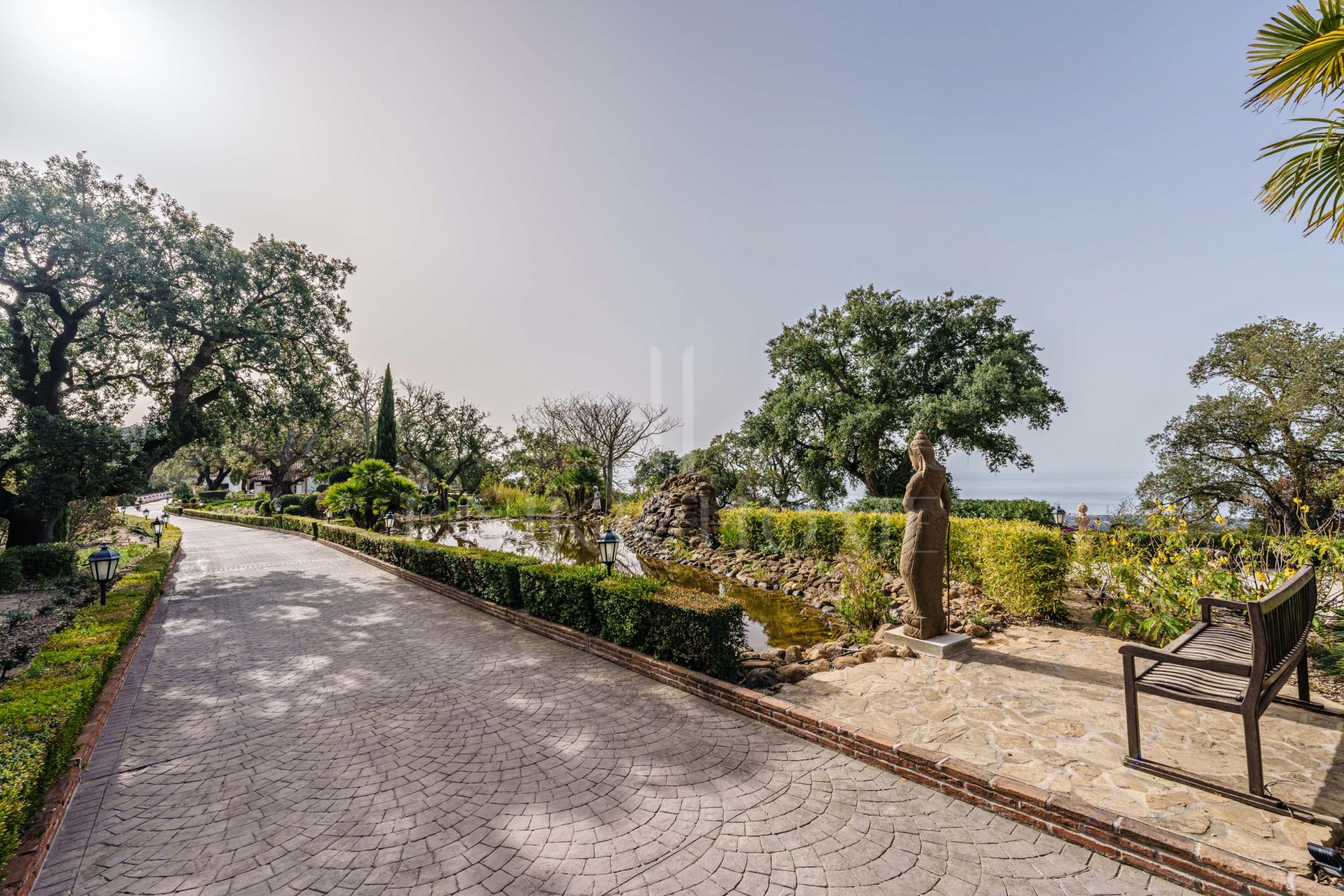 Espectacular finca con vistas al mar en La Mairena