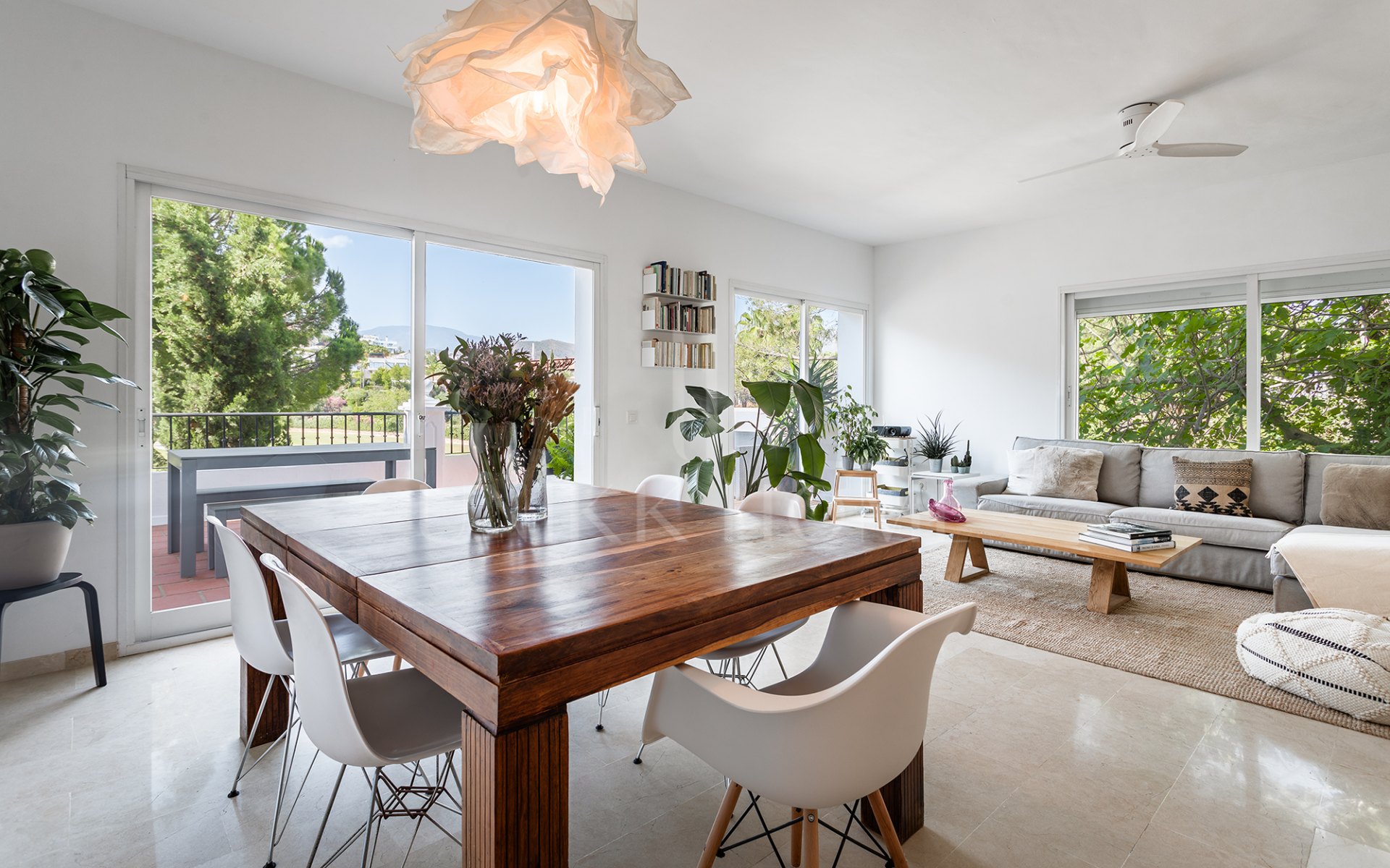 Spacious frontline golf townhouse in Las Encinas, La Quinta, Benahavís