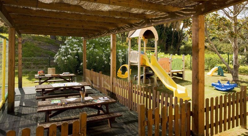 Spacious frontline golf townhouse in Las Encinas, La Quinta, Benahavís