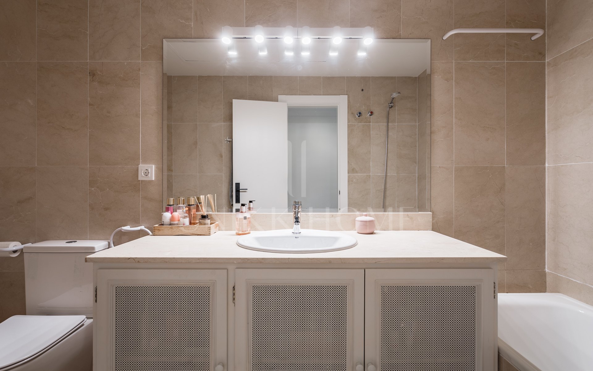 Spacious frontline golf townhouse in Las Encinas, La Quinta, Benahavís