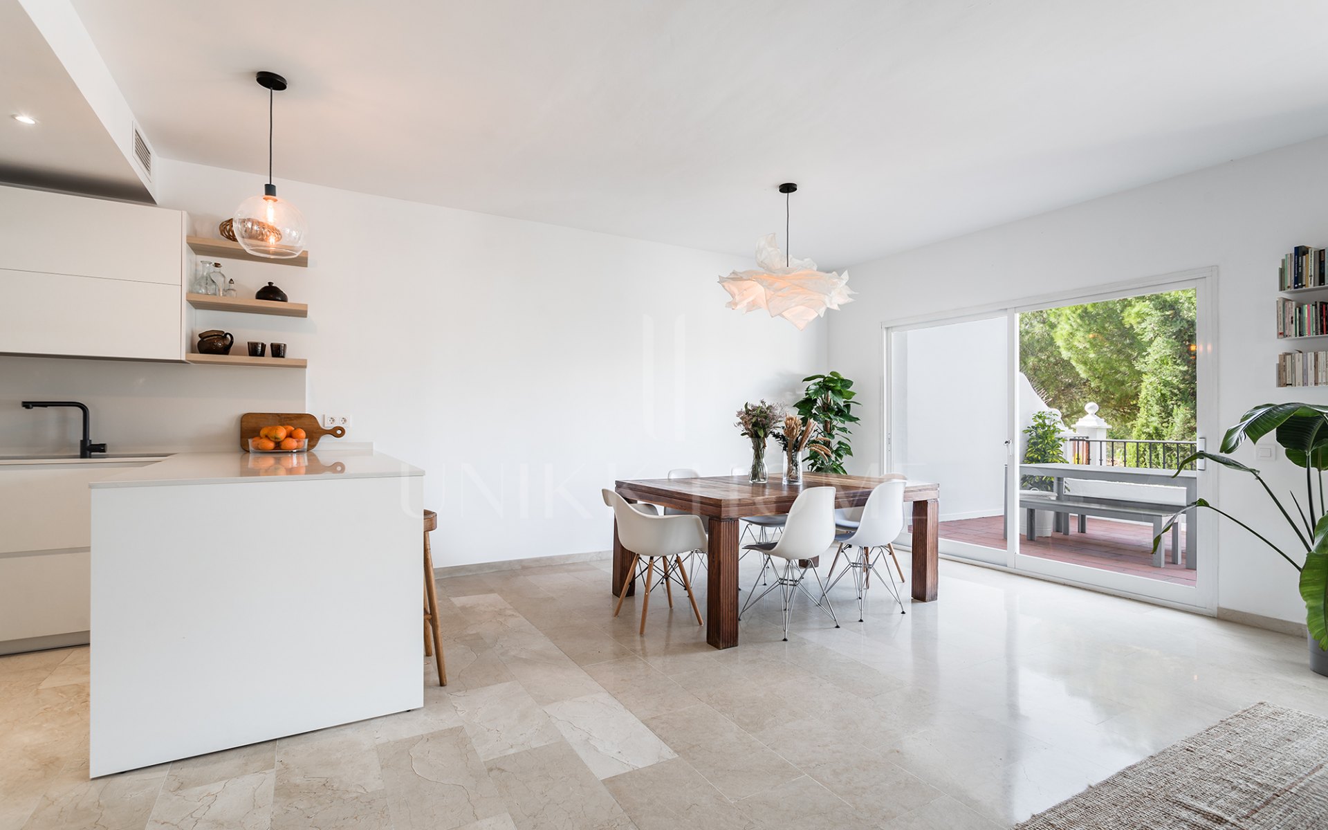 Spacious frontline golf townhouse in Las Encinas, La Quinta, Benahavís