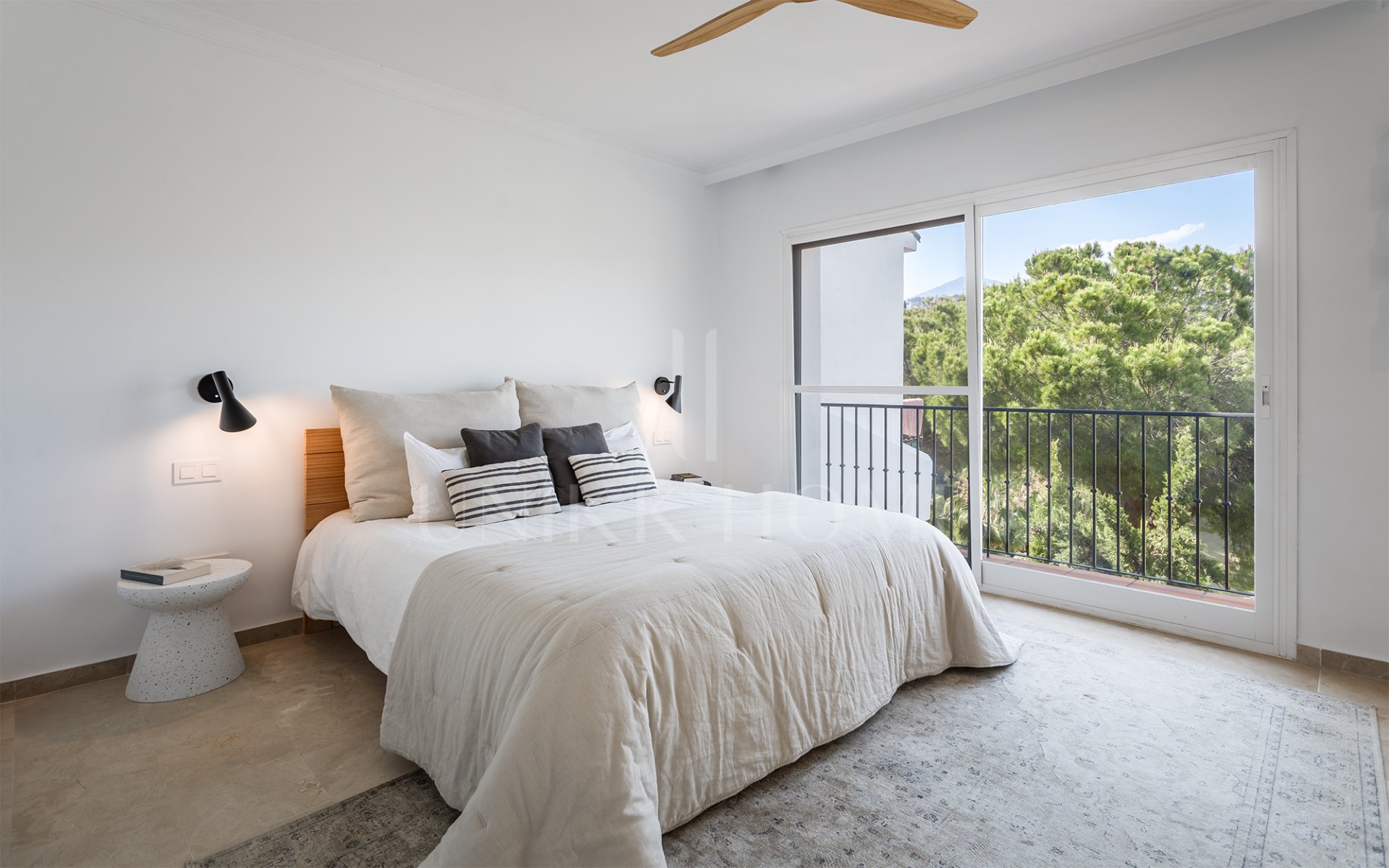 Spacious frontline golf townhouse in Las Encinas, La Quinta, Benahavís