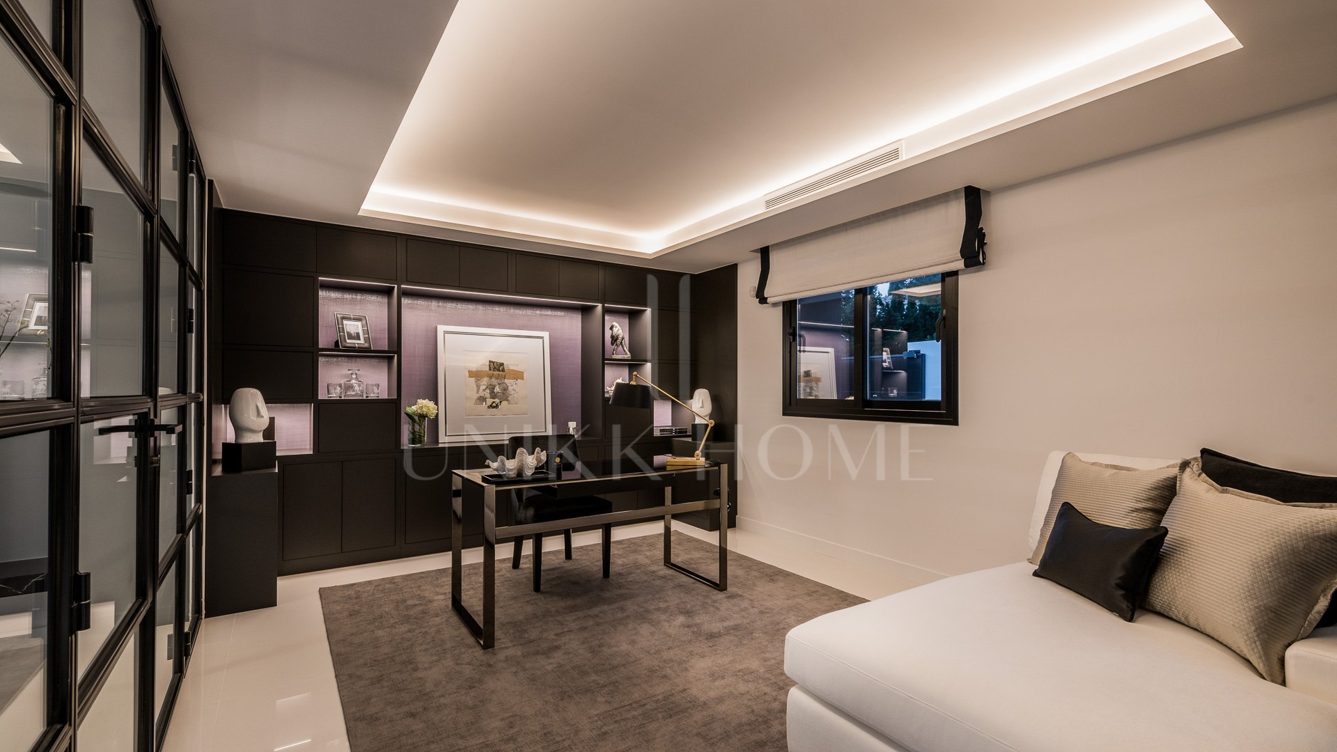 Exceptional villa front line to Los Naranjos Golf