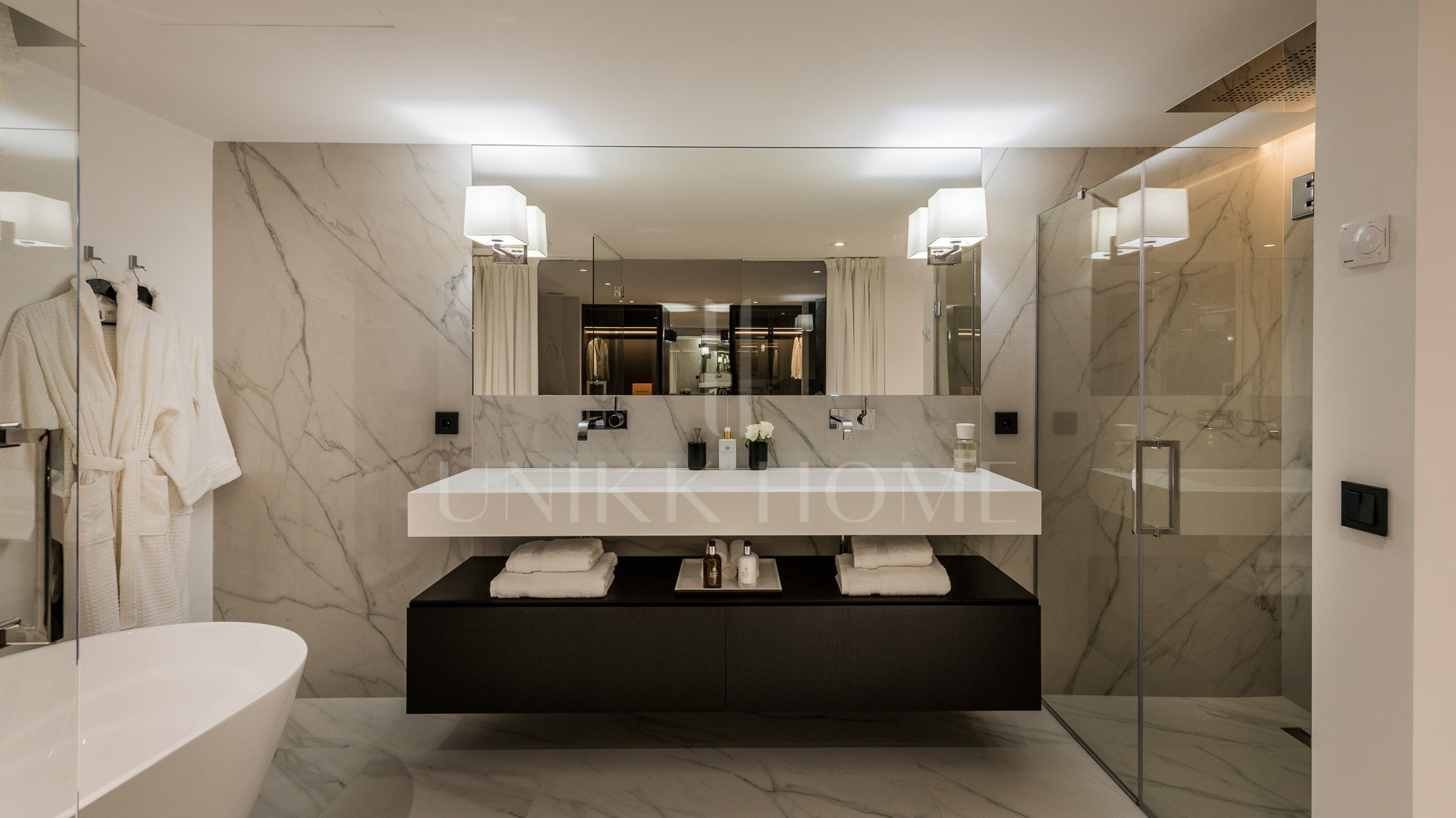 Exceptional villa front line to Los Naranjos Golf