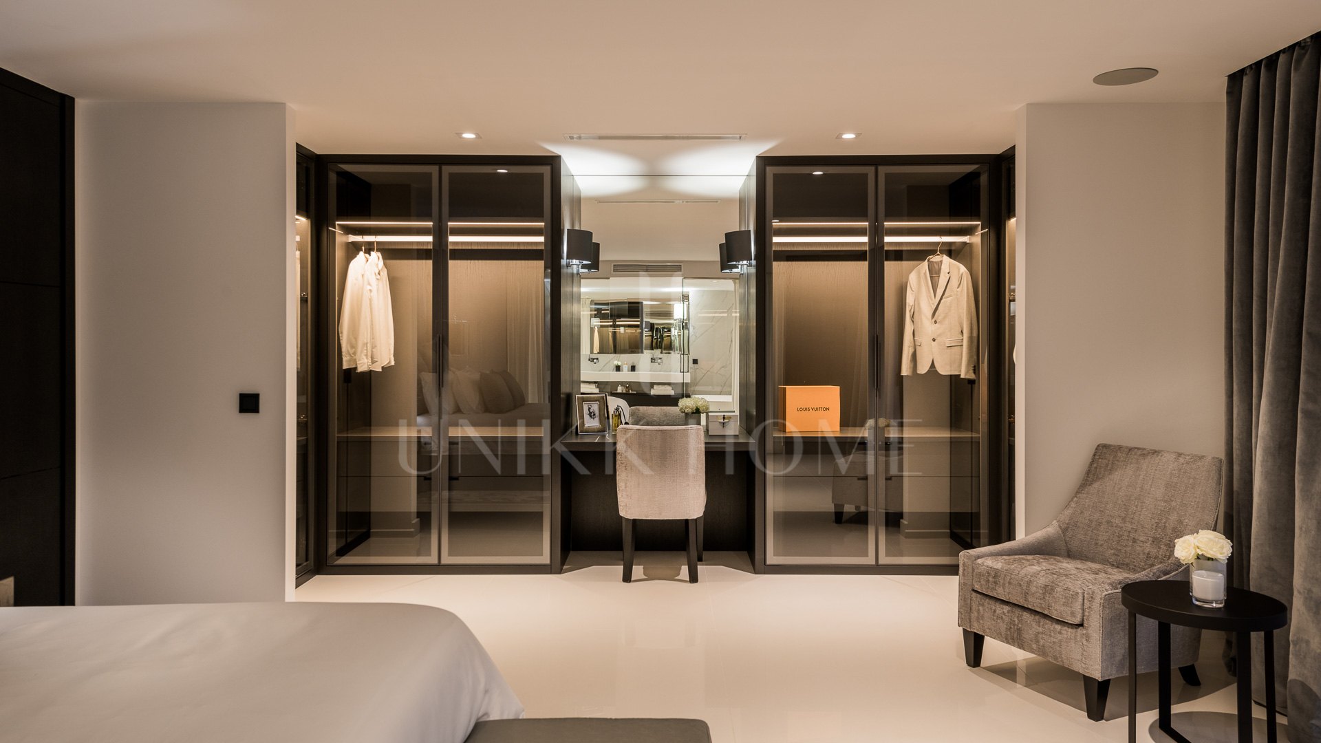 Exceptional villa front line to Los Naranjos Golf