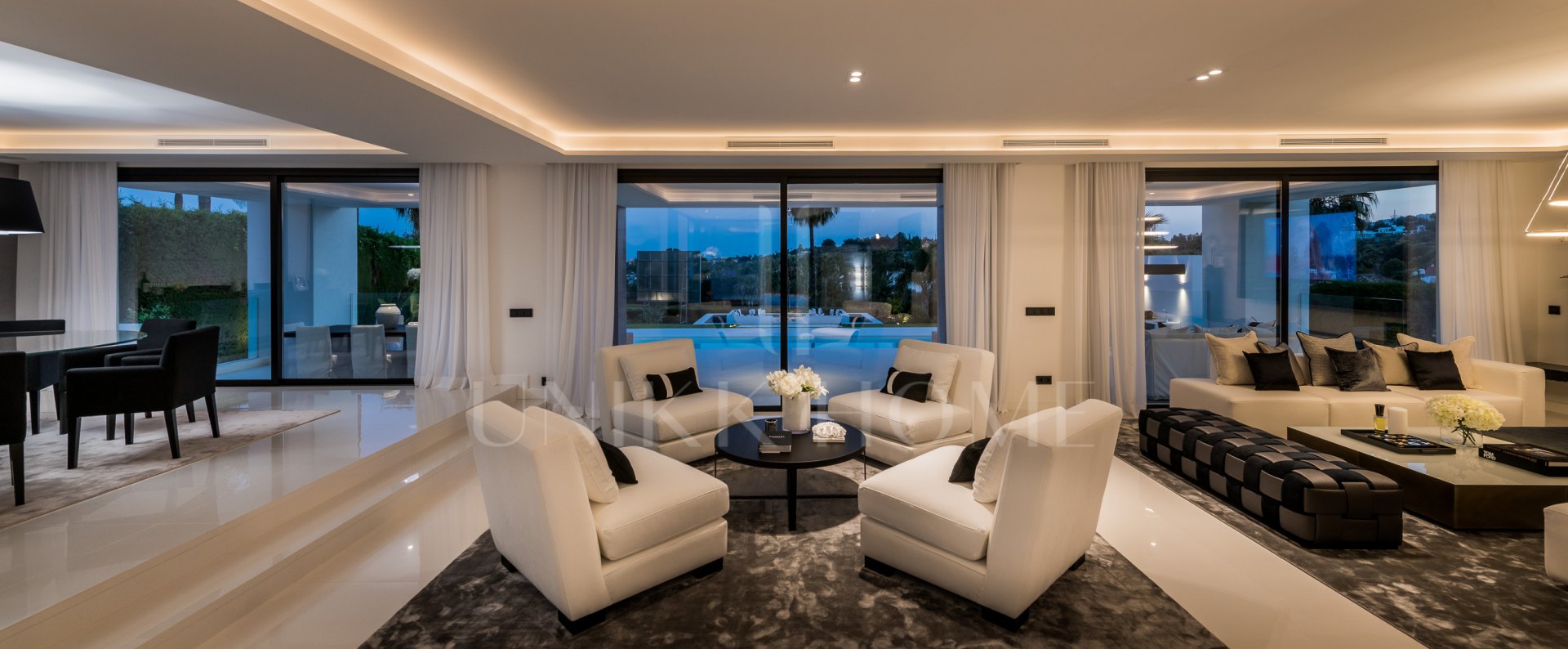 Exceptional villa front line to Los Naranjos Golf