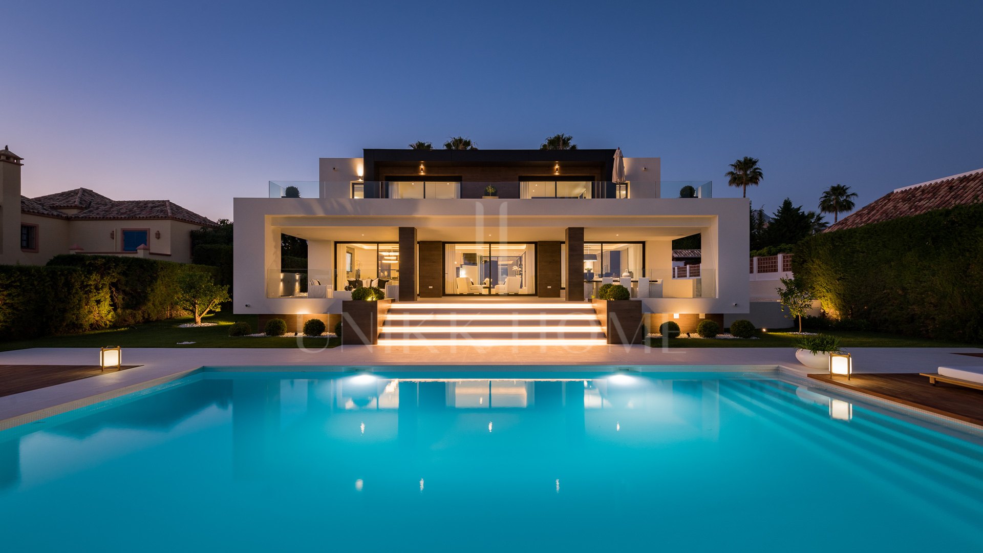 Exceptional villa front line to Los Naranjos Golf