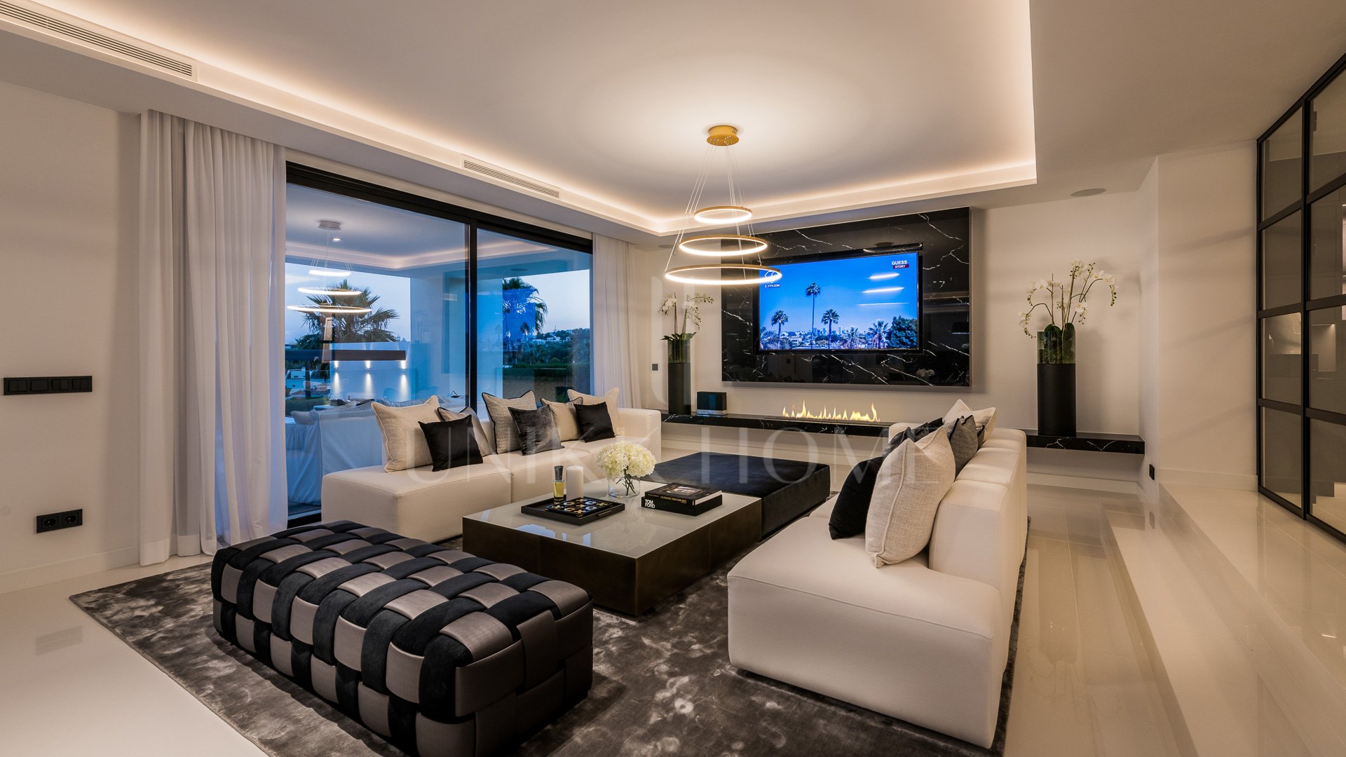 Exceptional villa front line to Los Naranjos Golf