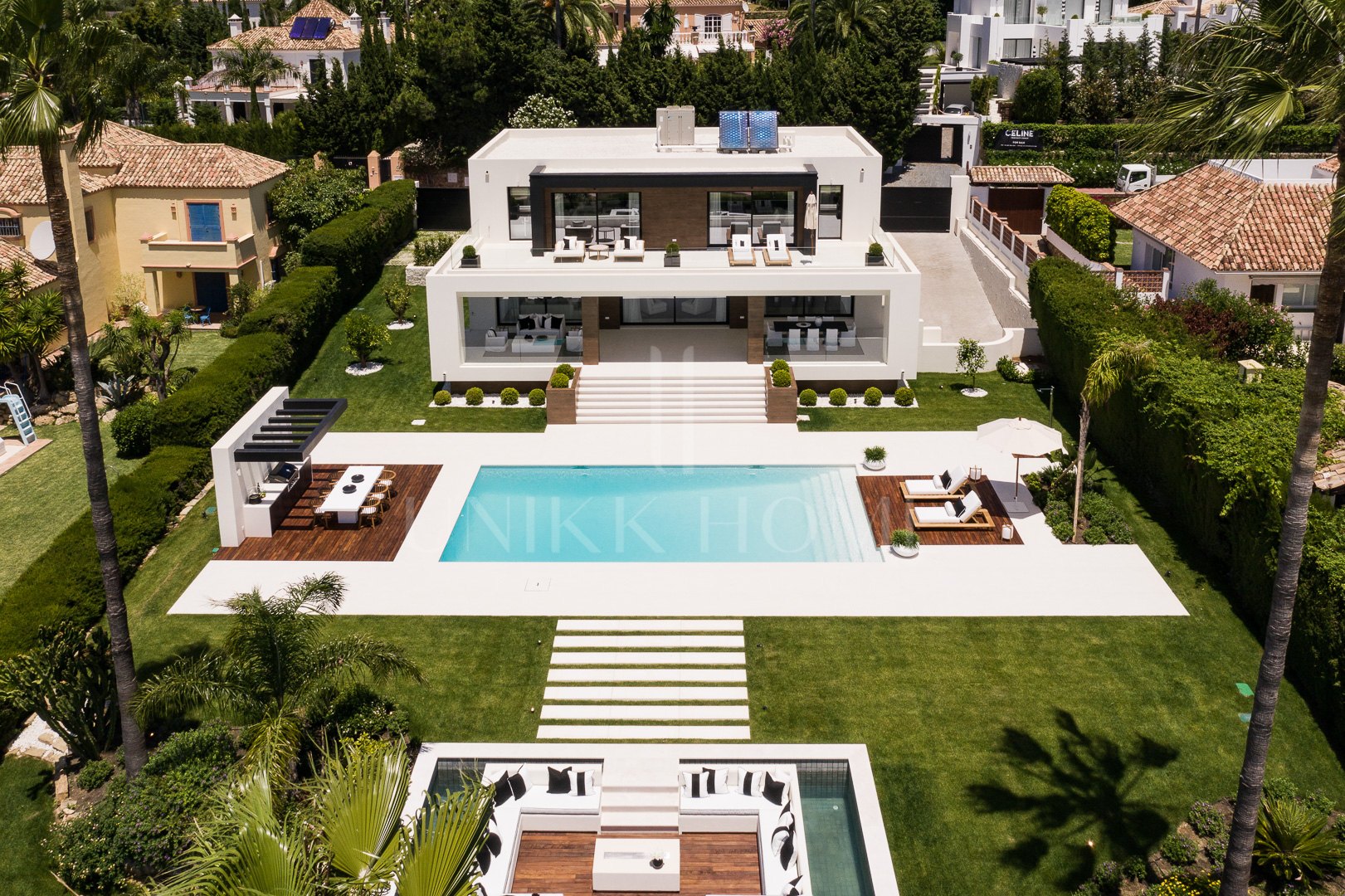 Exceptional villa front line to Los Naranjos Golf