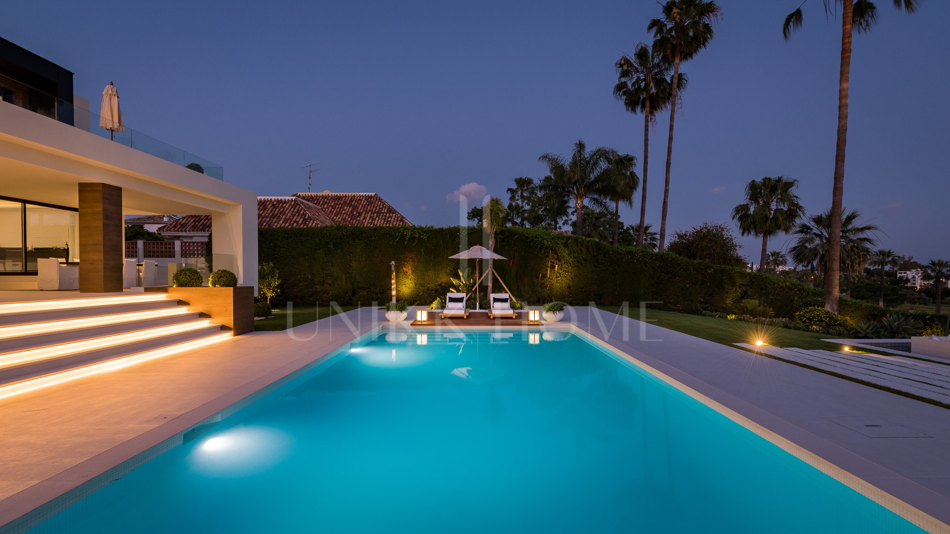 Exceptional villa front line to Los Naranjos Golf
