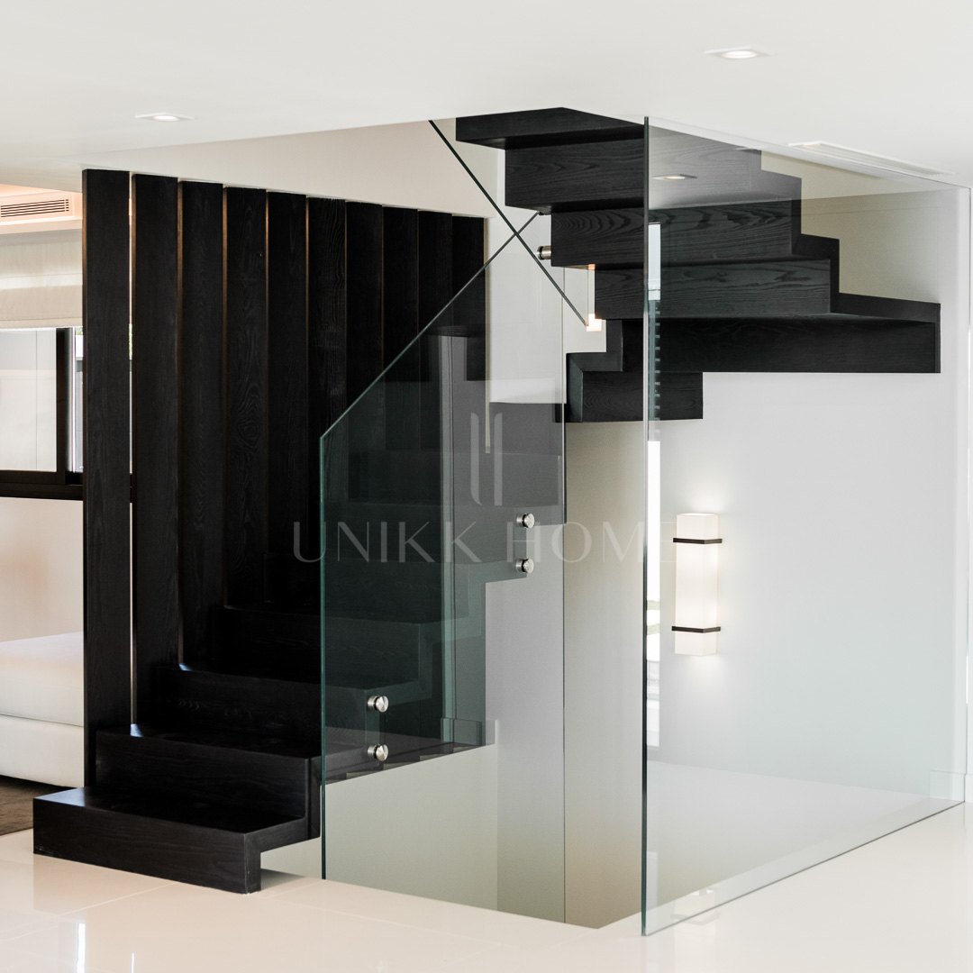 Exceptional villa front line to Los Naranjos Golf