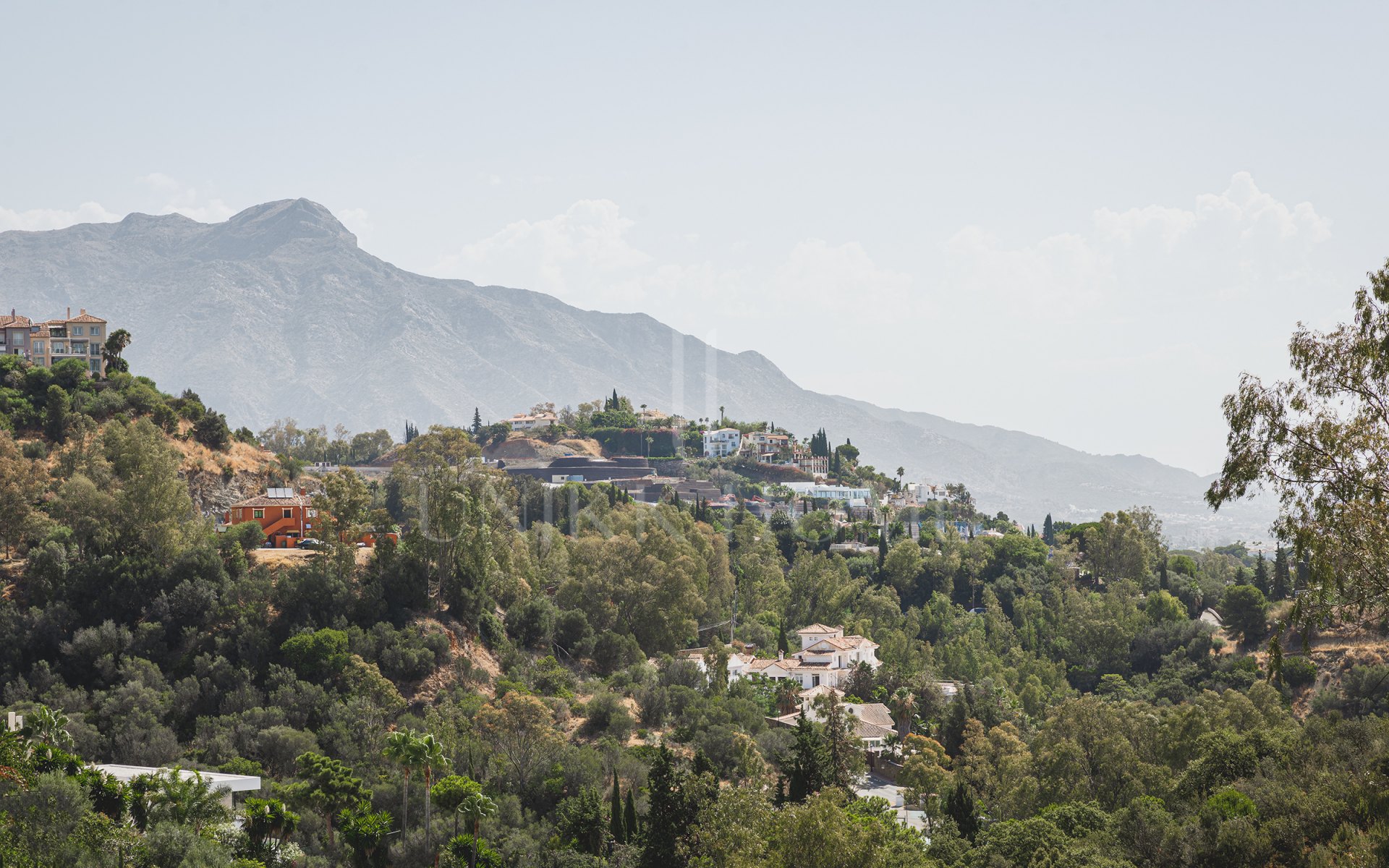 Elegante apartamento de 2 Dormitorios con Vistas Panorámicas al Mar en Cumbres de Los Almendros, Benahavís