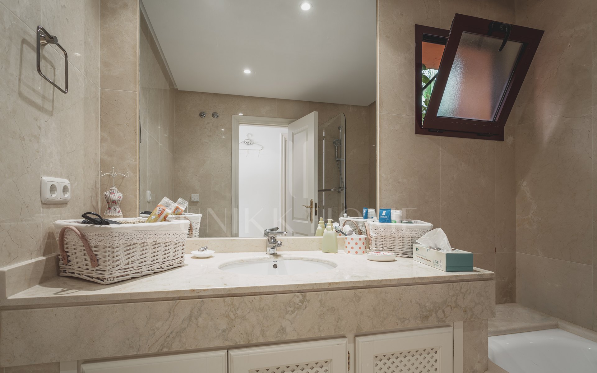 Elegante apartamento de 2 Dormitorios con Vistas Panorámicas al Mar en Cumbres de Los Almendros, Benahavís