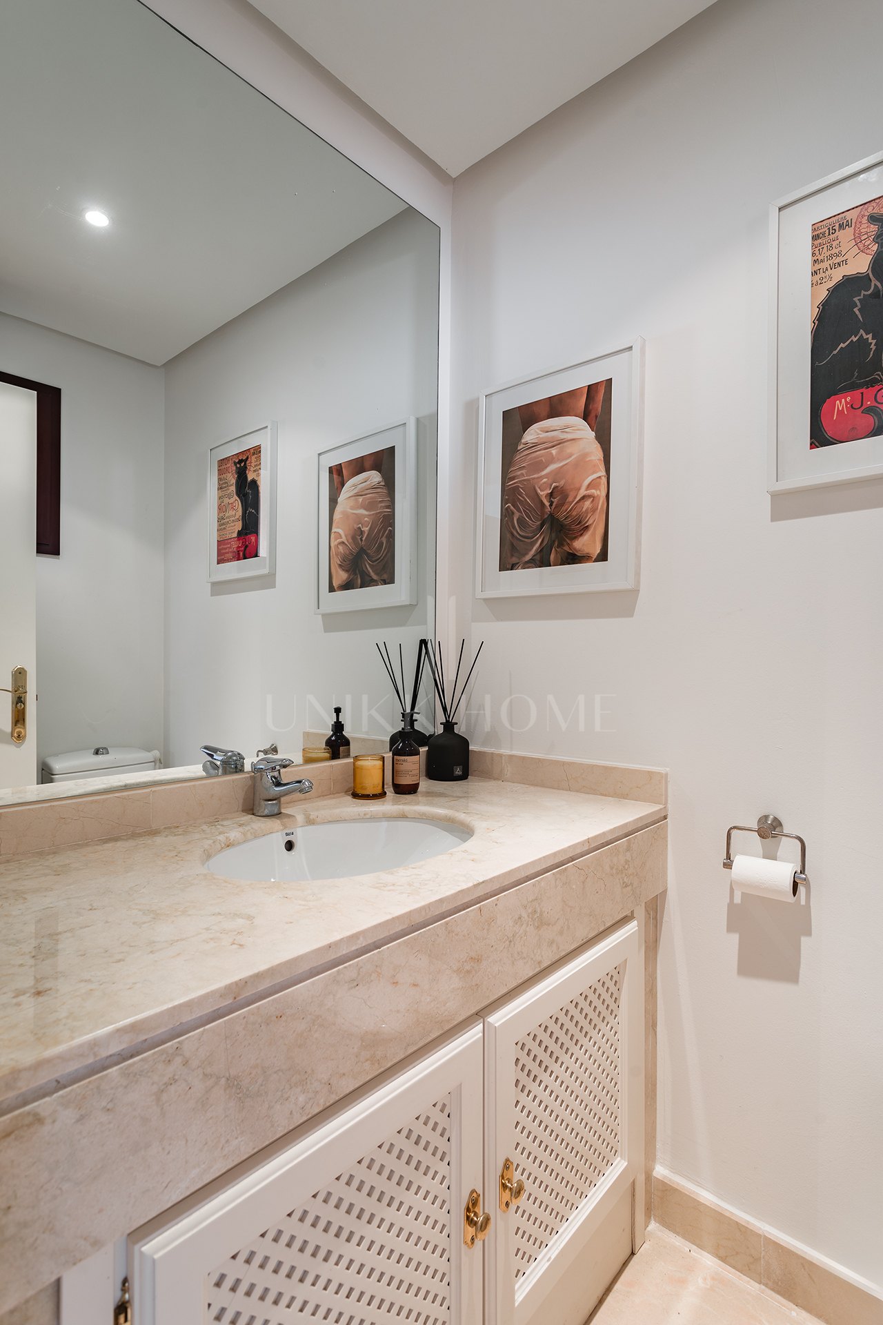 Elegante apartamento de 2 Dormitorios con Vistas Panorámicas al Mar en Cumbres de Los Almendros, Benahavís