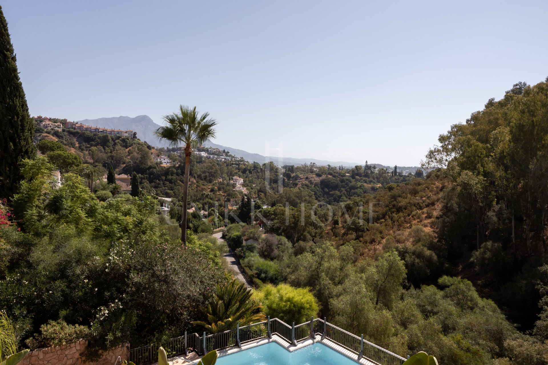 Elegante apartamento de 2 Dormitorios con Vistas Panorámicas al Mar en Cumbres de Los Almendros, Benahavís