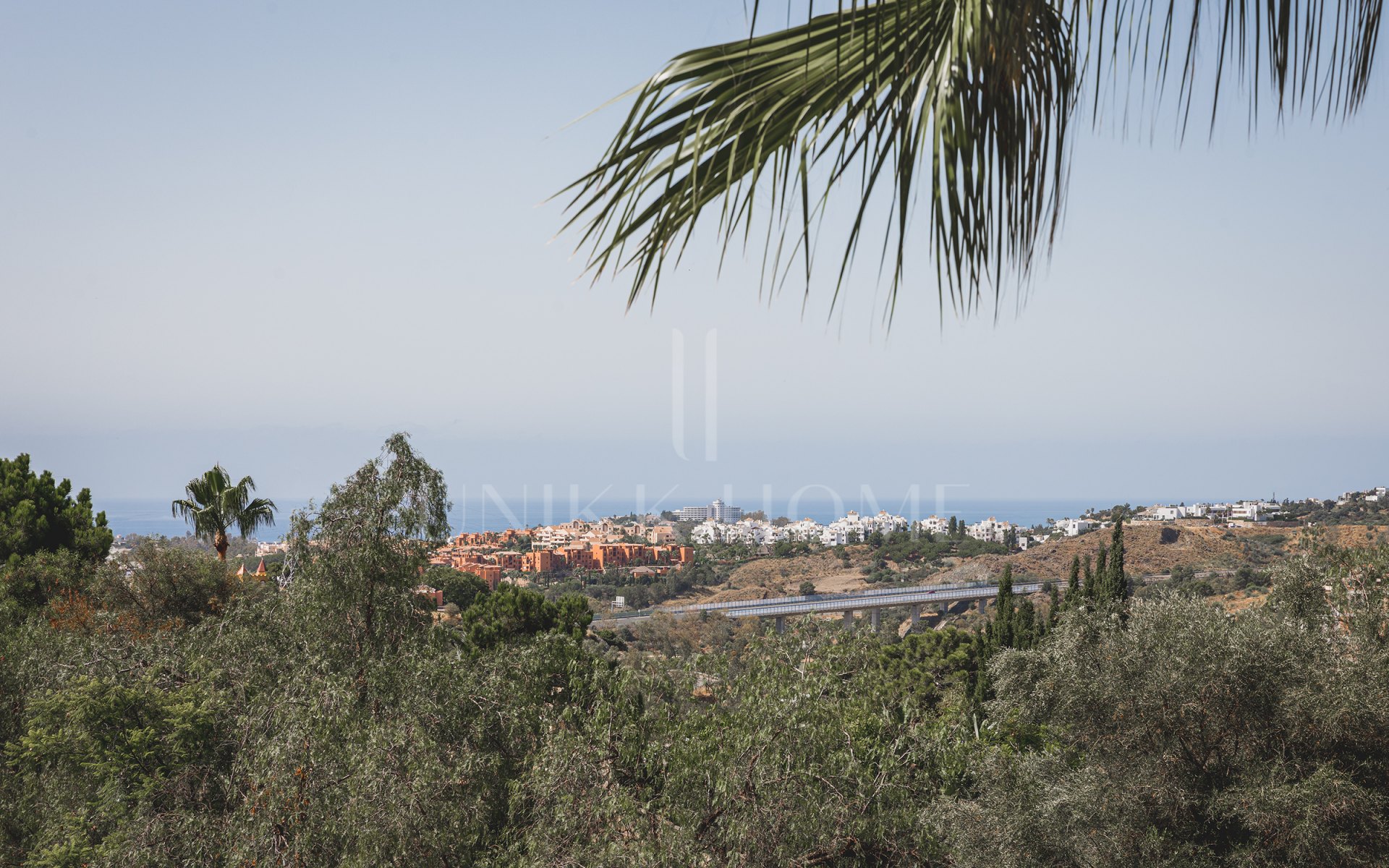 Elegante apartamento de 2 Dormitorios con Vistas Panorámicas al Mar en Cumbres de Los Almendros, Benahavís