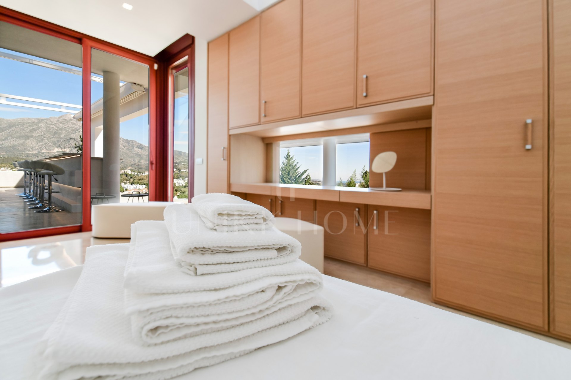 Villa totalmente renovada con vistas panorámicas a la montaña junto a Los Naranjos