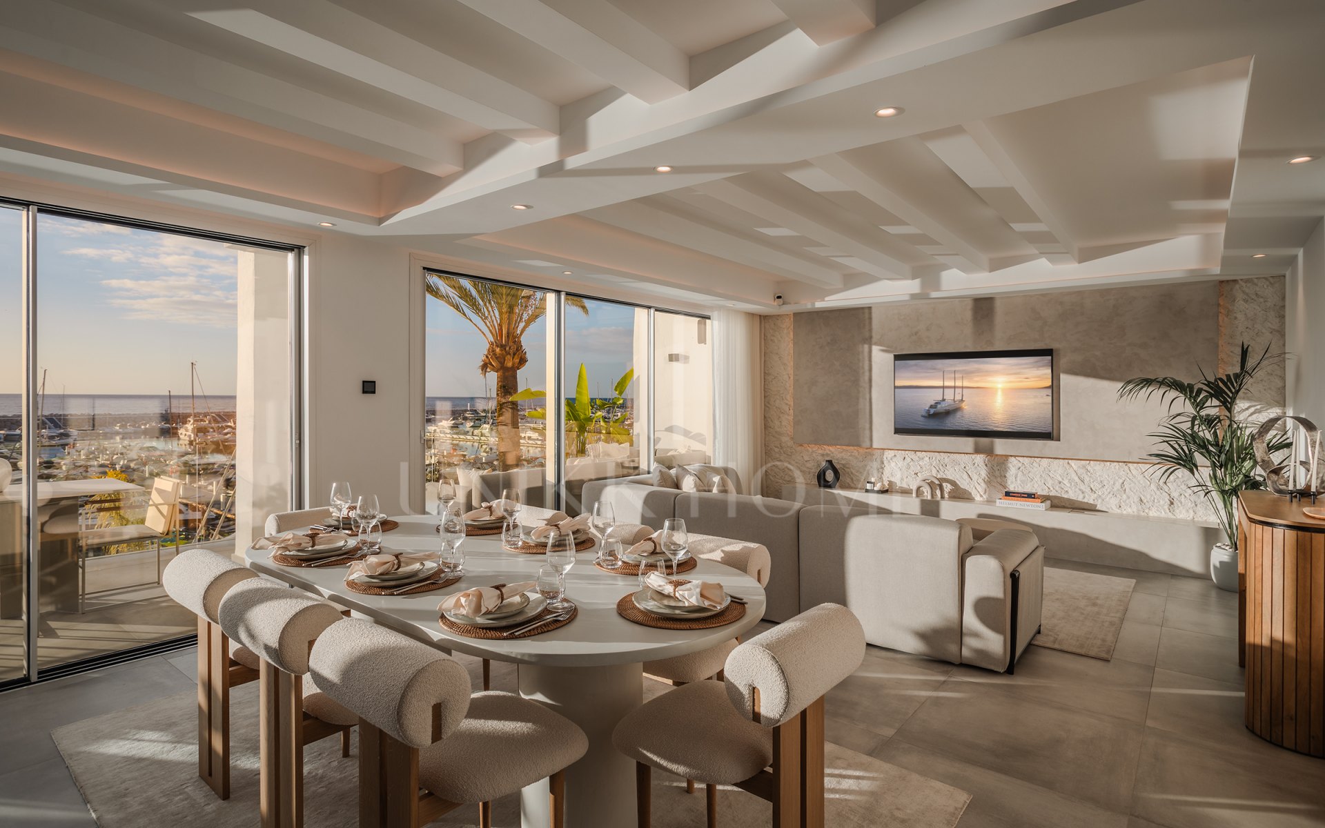 Bright and spacious fully renovated frontline duplex penthouse with panoramic views over the marina