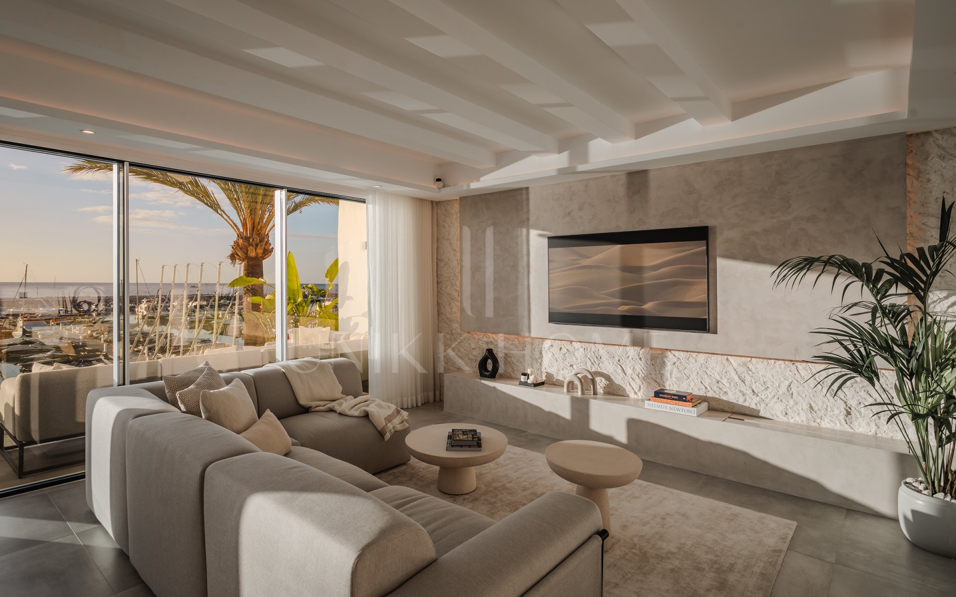 Bright and spacious fully renovated frontline duplex penthouse with panoramic views over the marina