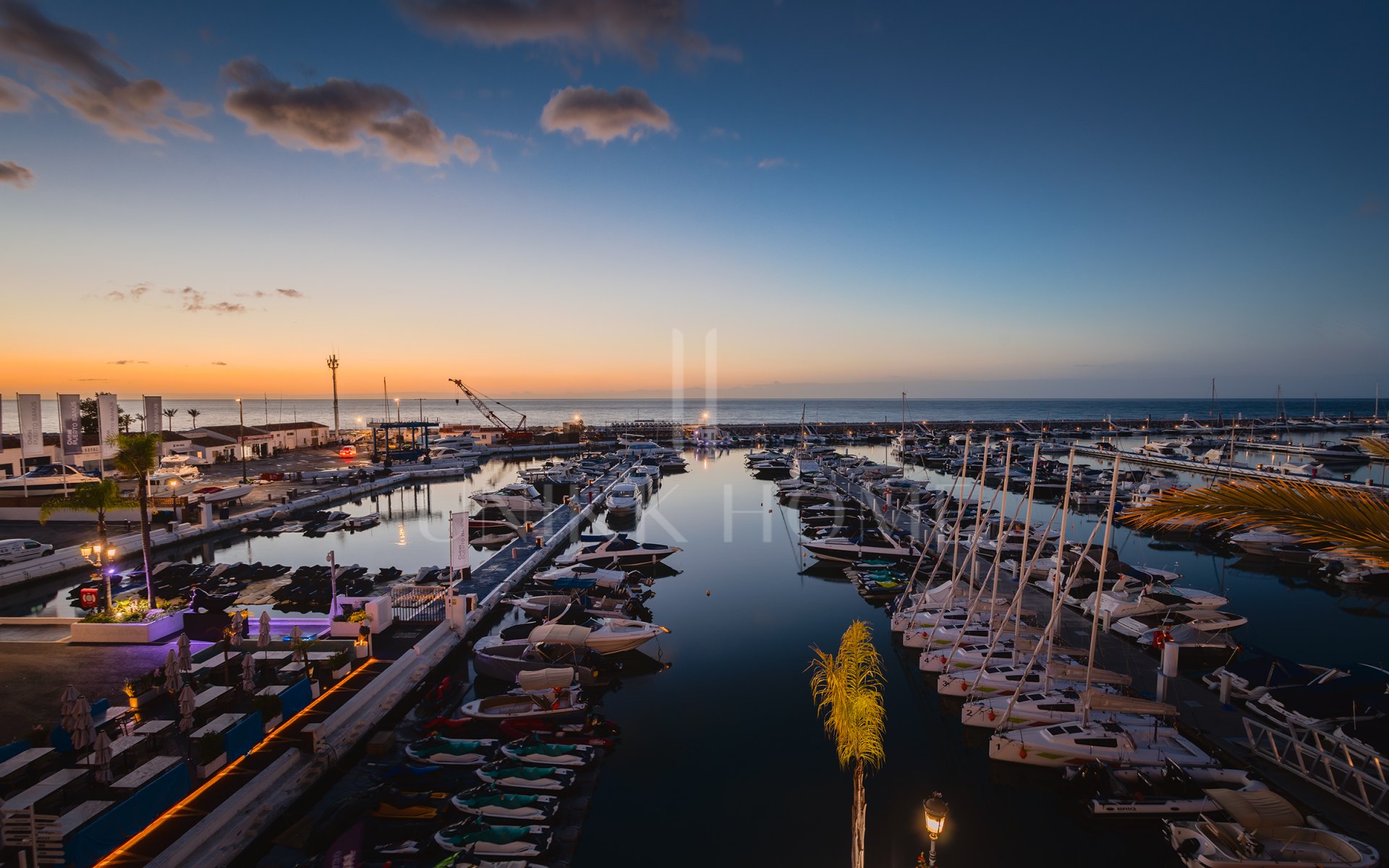 Bright and spacious fully renovated frontline duplex penthouse with panoramic views over the marina