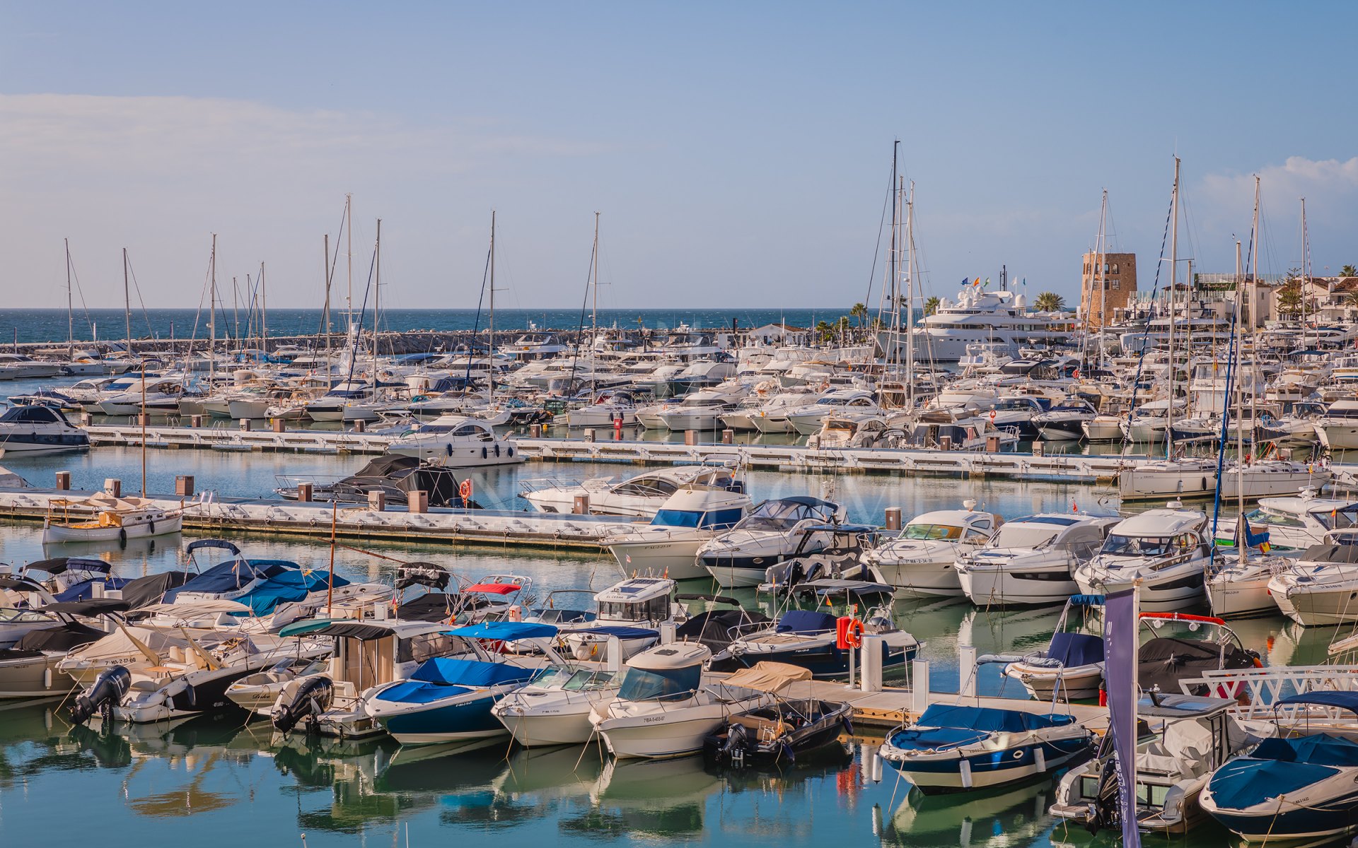 Bright and spacious fully renovated frontline duplex penthouse with panoramic views over the marina