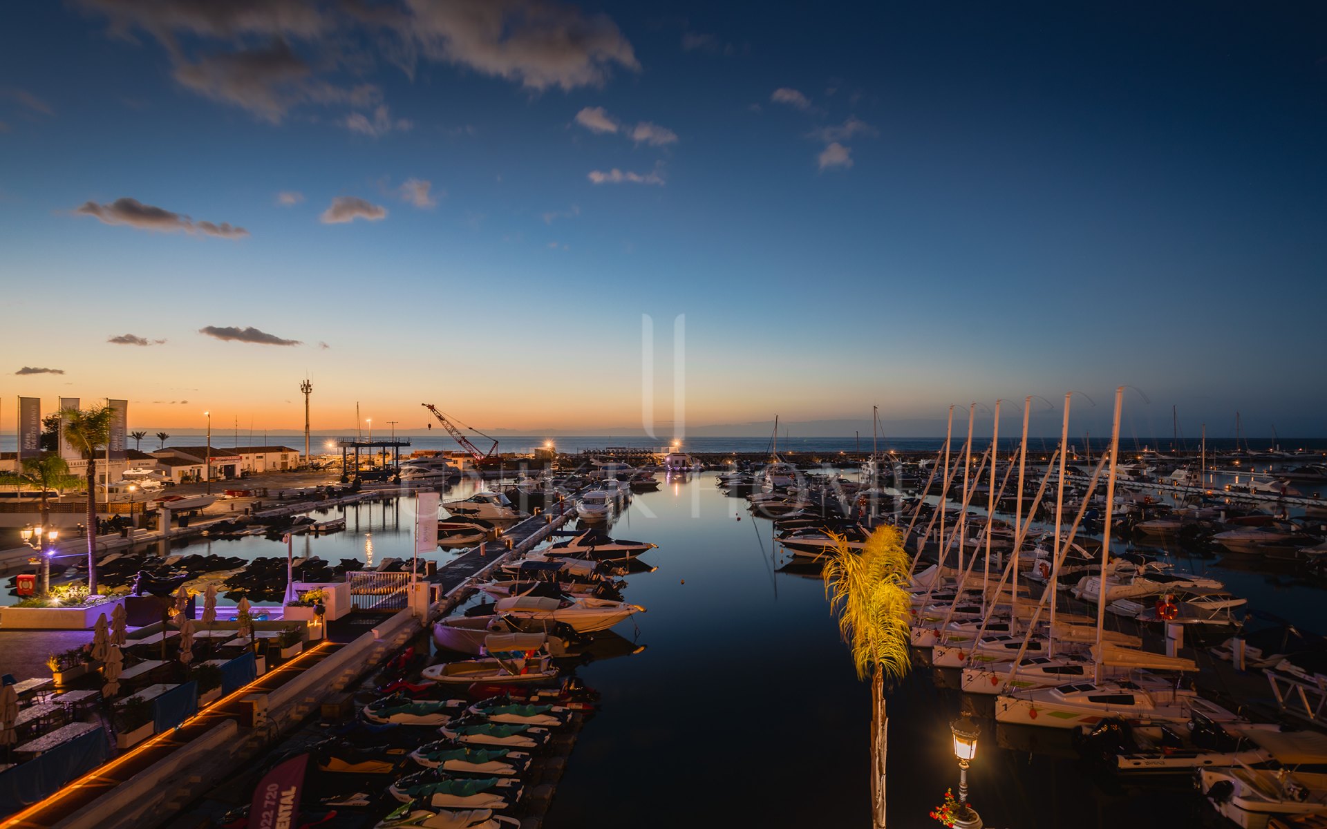 Bright and spacious fully renovated frontline duplex penthouse with panoramic views over the marina