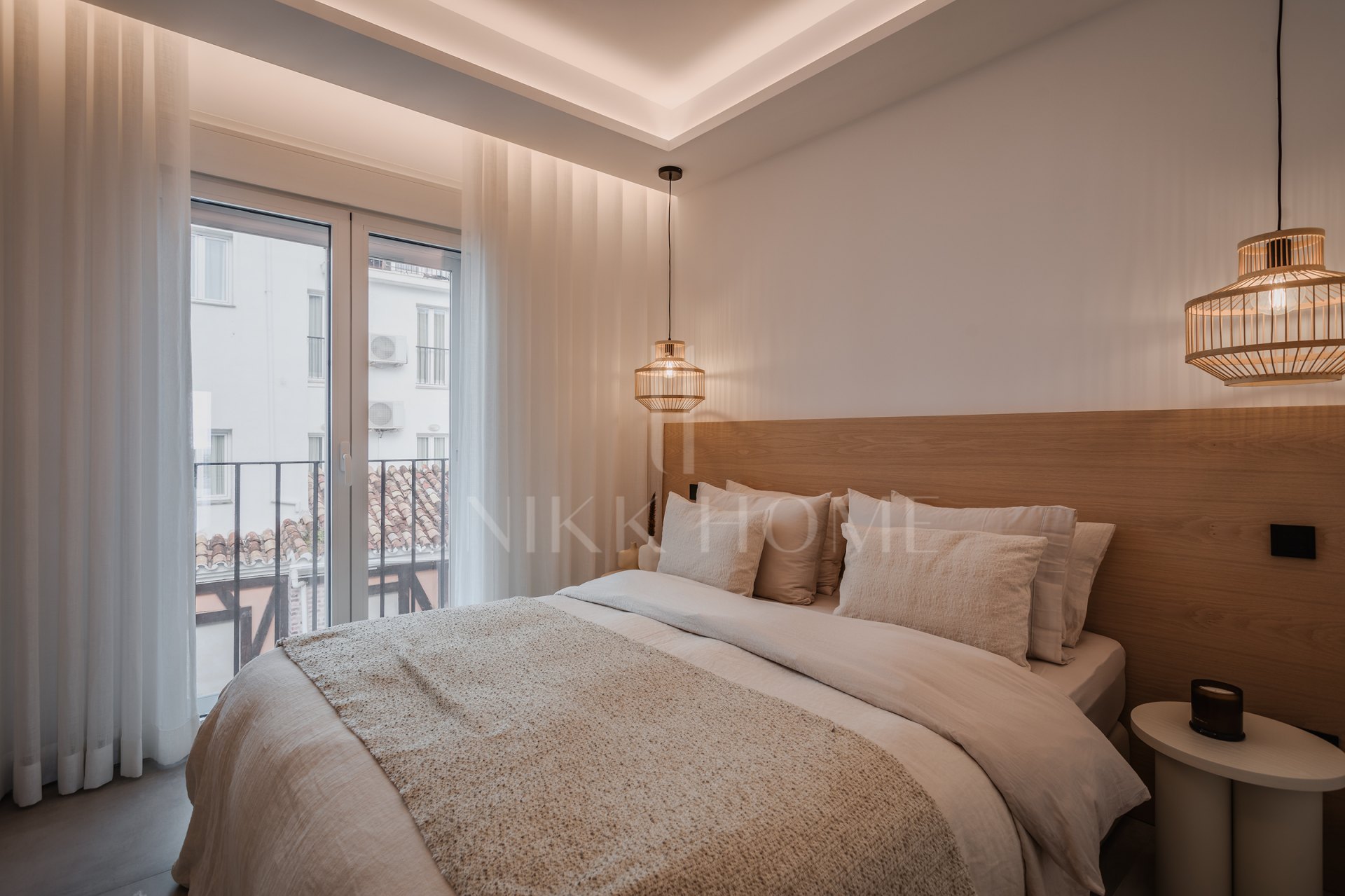 Bright and spacious fully renovated frontline duplex penthouse with panoramic views over the marina