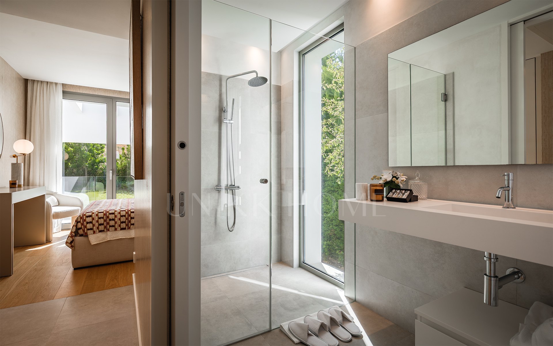 Elegant Contemporary Villa with 5 En-Suite Bedrooms in El Paraíso, New Golden Mile, Marbella