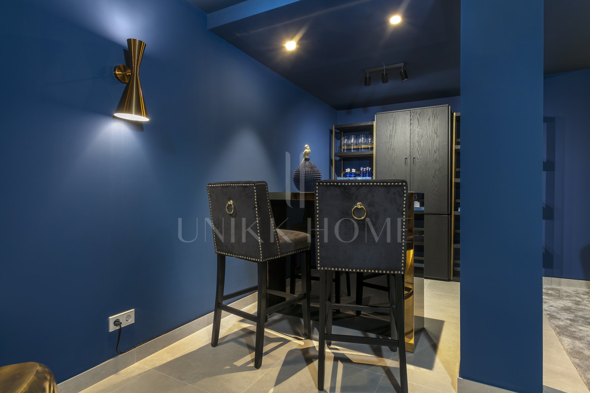 Elegant Contemporary Villa with 5 En-Suite Bedrooms in El Paraíso, New Golden Mile, Marbella