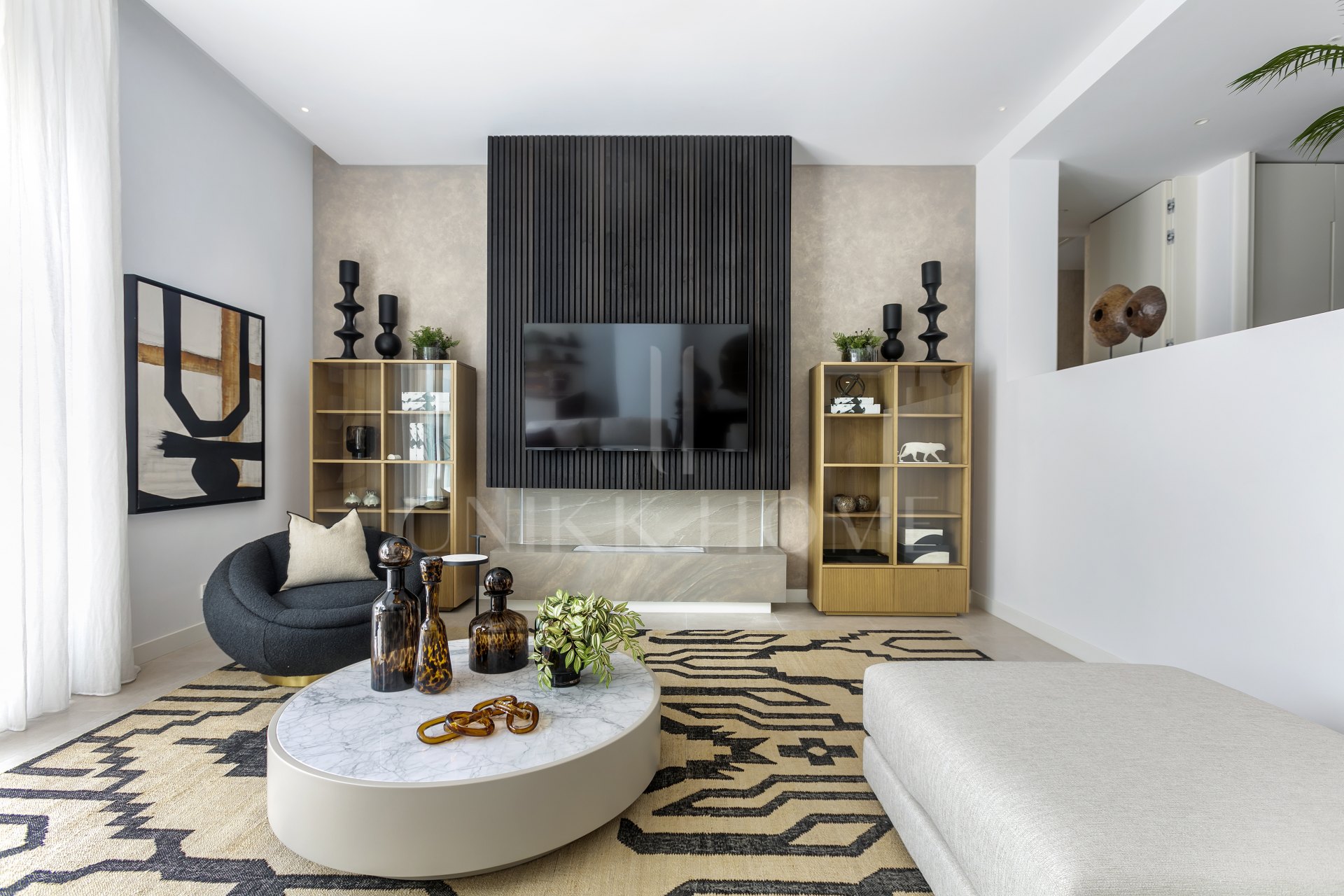 Elegant Contemporary Villa with 5 En-Suite Bedrooms in El Paraíso, New Golden Mile, Marbella