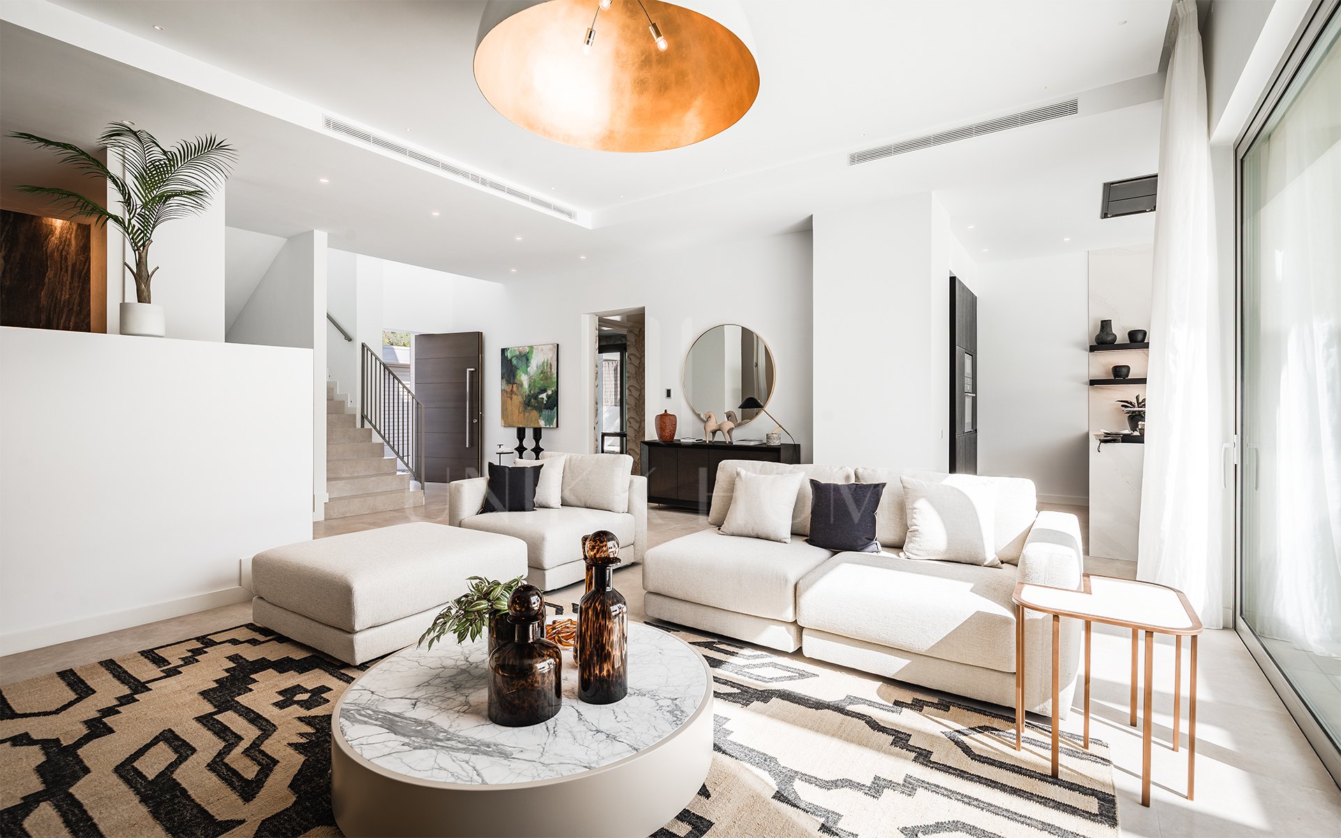 Elegant Contemporary Villa with 5 En-Suite Bedrooms in El Paraíso, New Golden Mile, Marbella