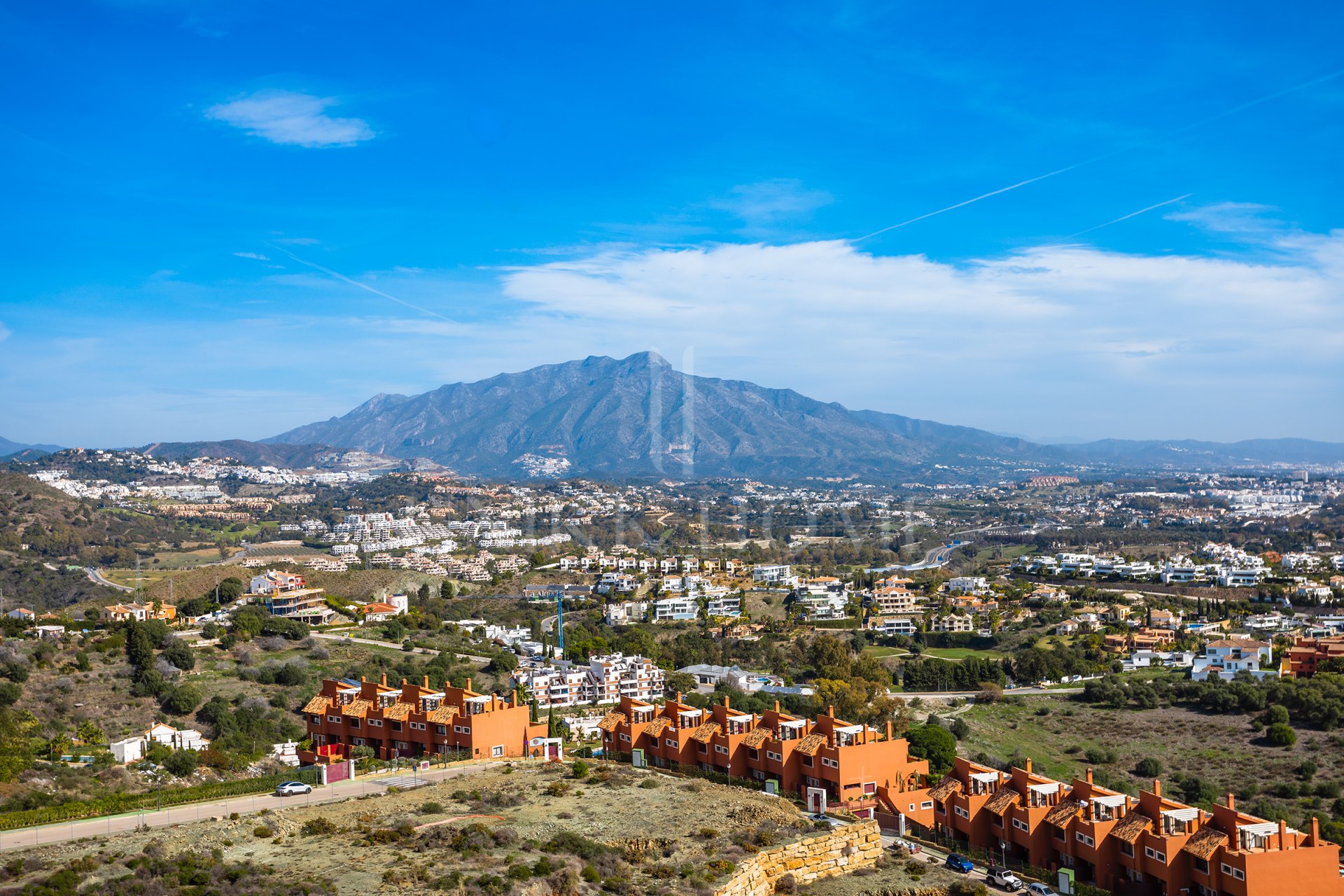 Semi-detached house with open views in Marbella Views, Benahavís