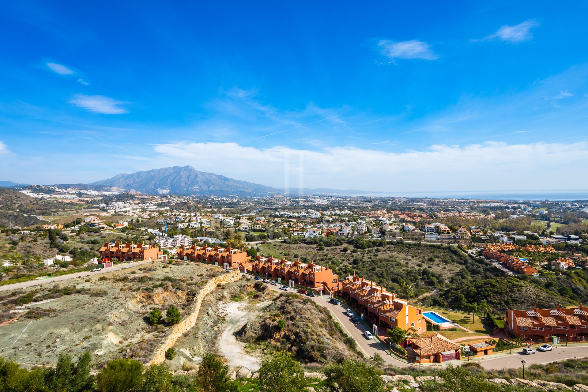 Semi-detached house with open views in Marbella Views, Benahavís