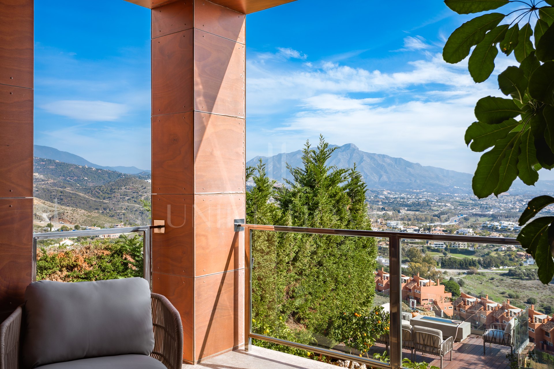 Semi-detached house with open views in Marbella Views, Benahavís