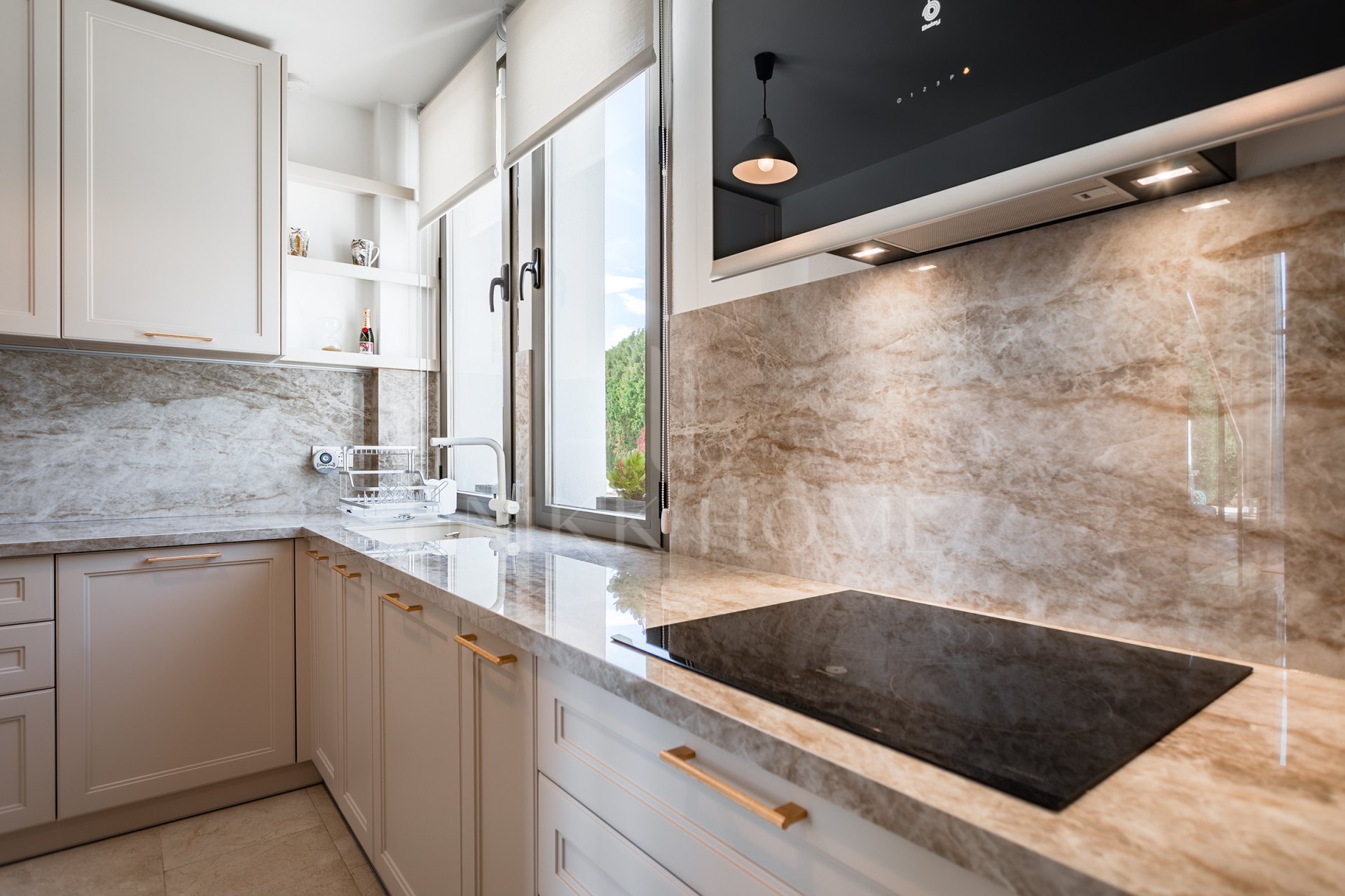 Semi-detached house with open views in Marbella Views, Benahavís