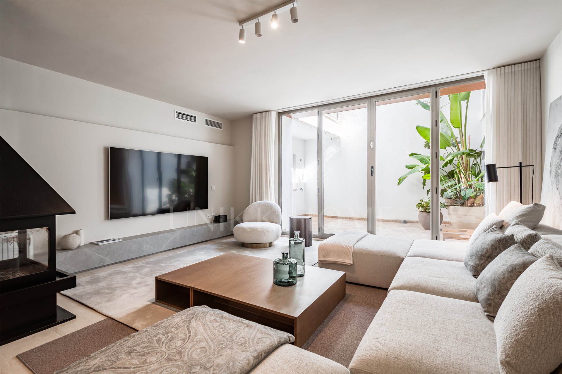 Semi-detached house with open views in Marbella Views, Benahavís