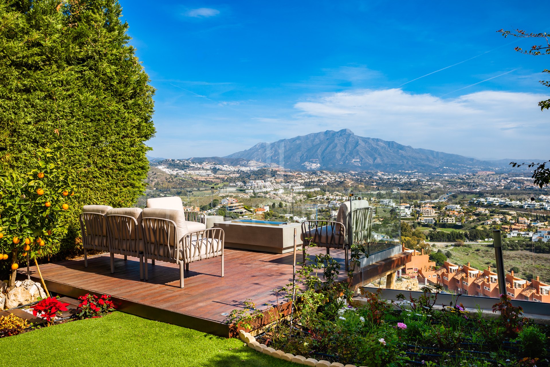 Semi-detached house with open views in Marbella Views, Benahavís