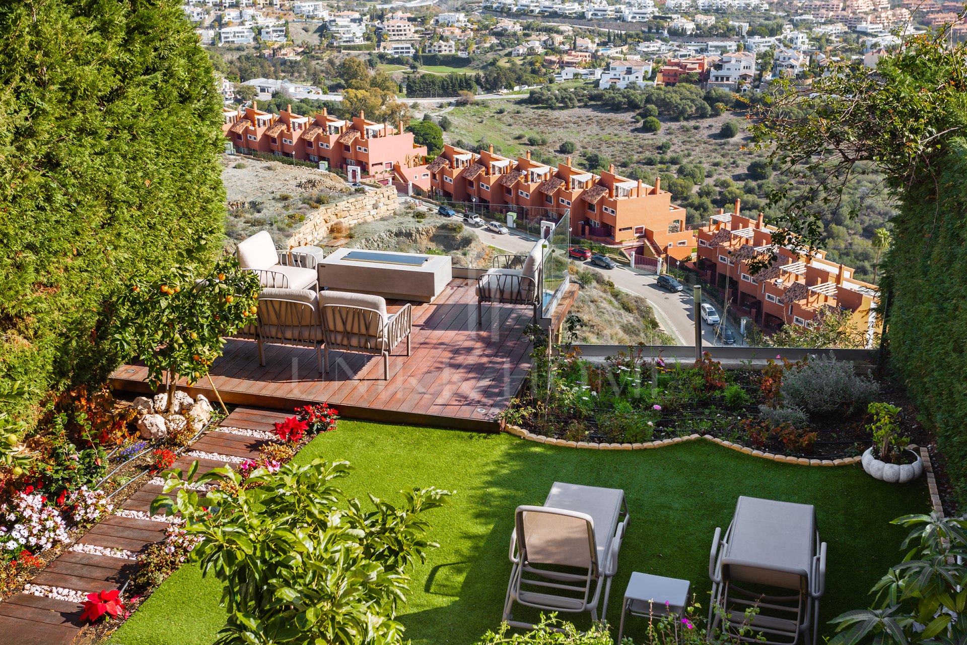 Semi-detached house with open views in Marbella Views, Benahavís