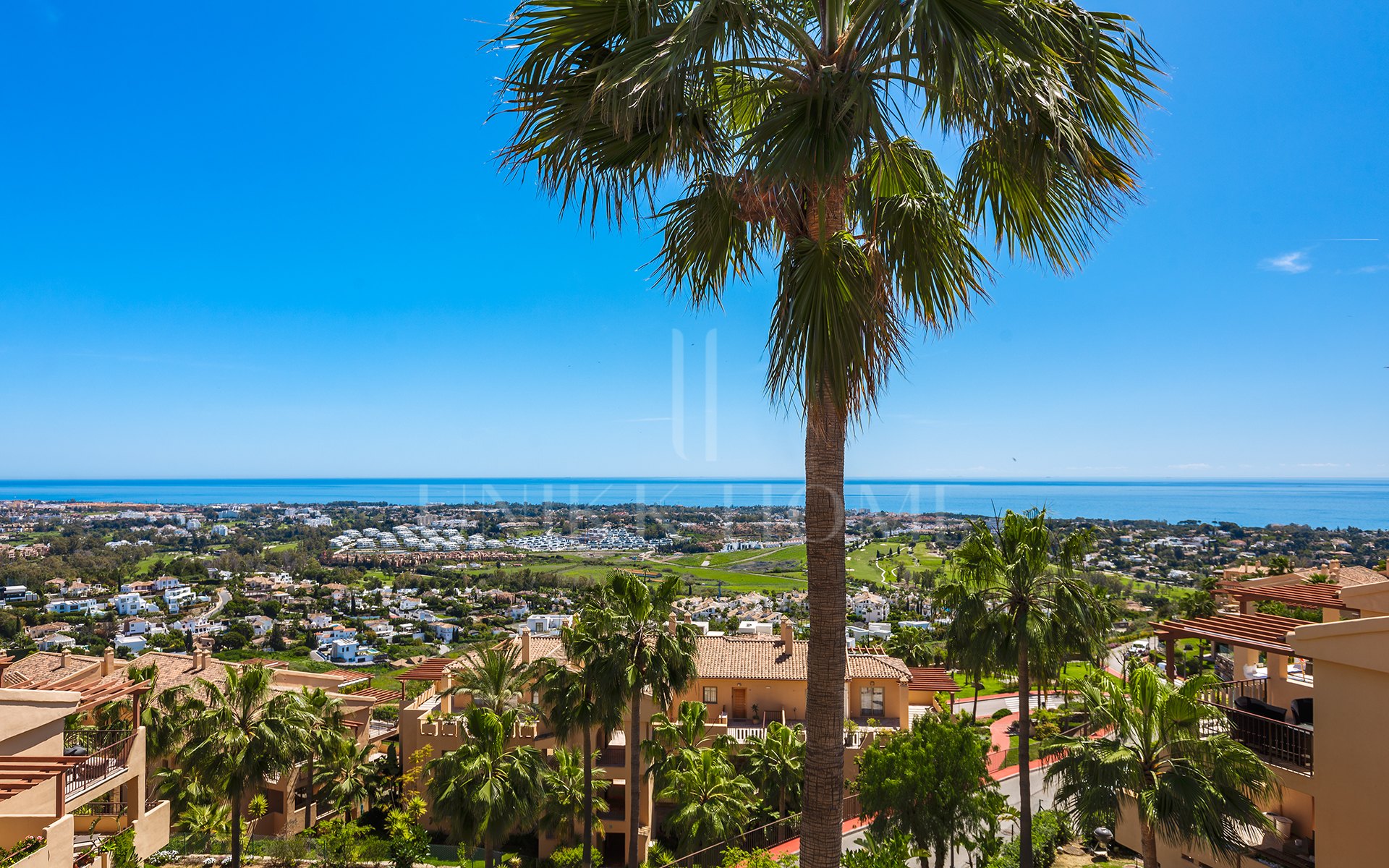 Spectacular one level penthouse with panoramic sea views in Hacienda del Señorío de Cifuentes, Benahavís