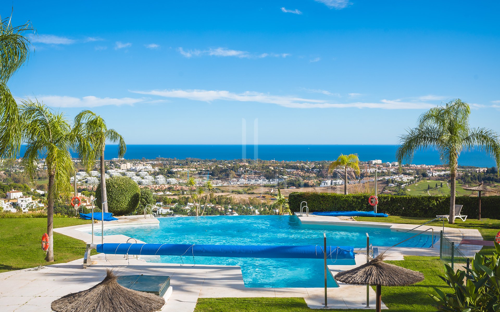 Spectacular one level penthouse with panoramic sea views in Hacienda del Señorío de Cifuentes, Benahavís
