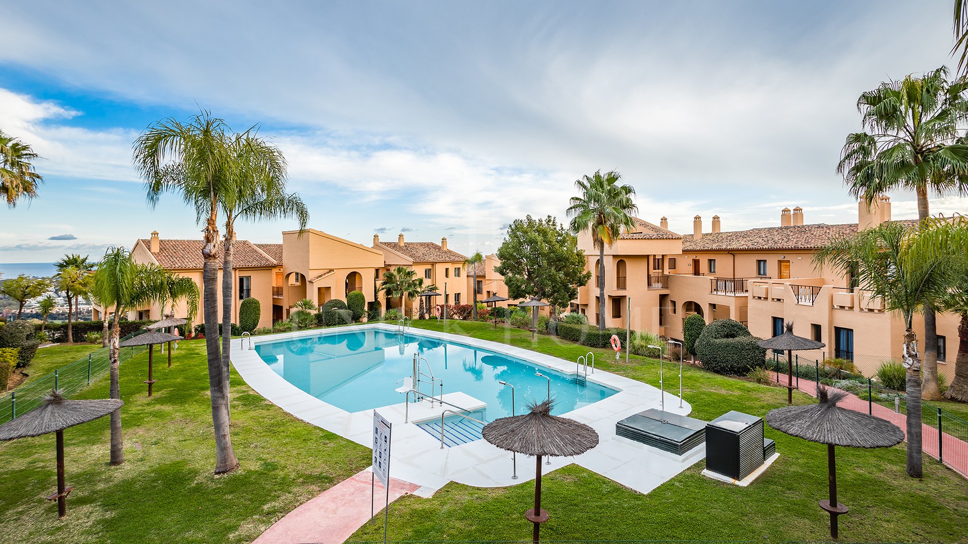 Spectacular one level penthouse with panoramic sea views in Hacienda del Señorío de Cifuentes, Benahavís