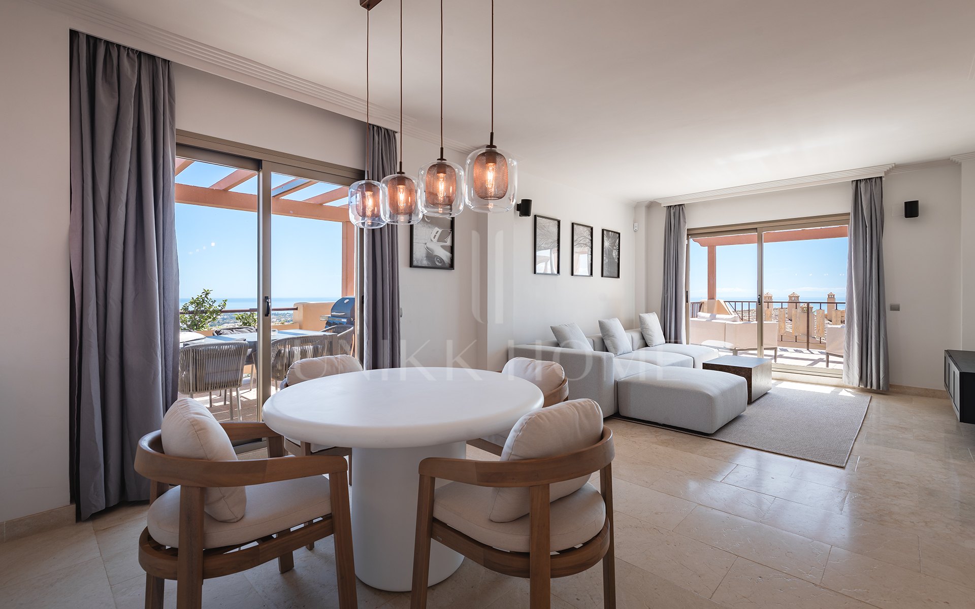 Spectacular one level penthouse with panoramic sea views in Hacienda del Señorío de Cifuentes, Benahavís