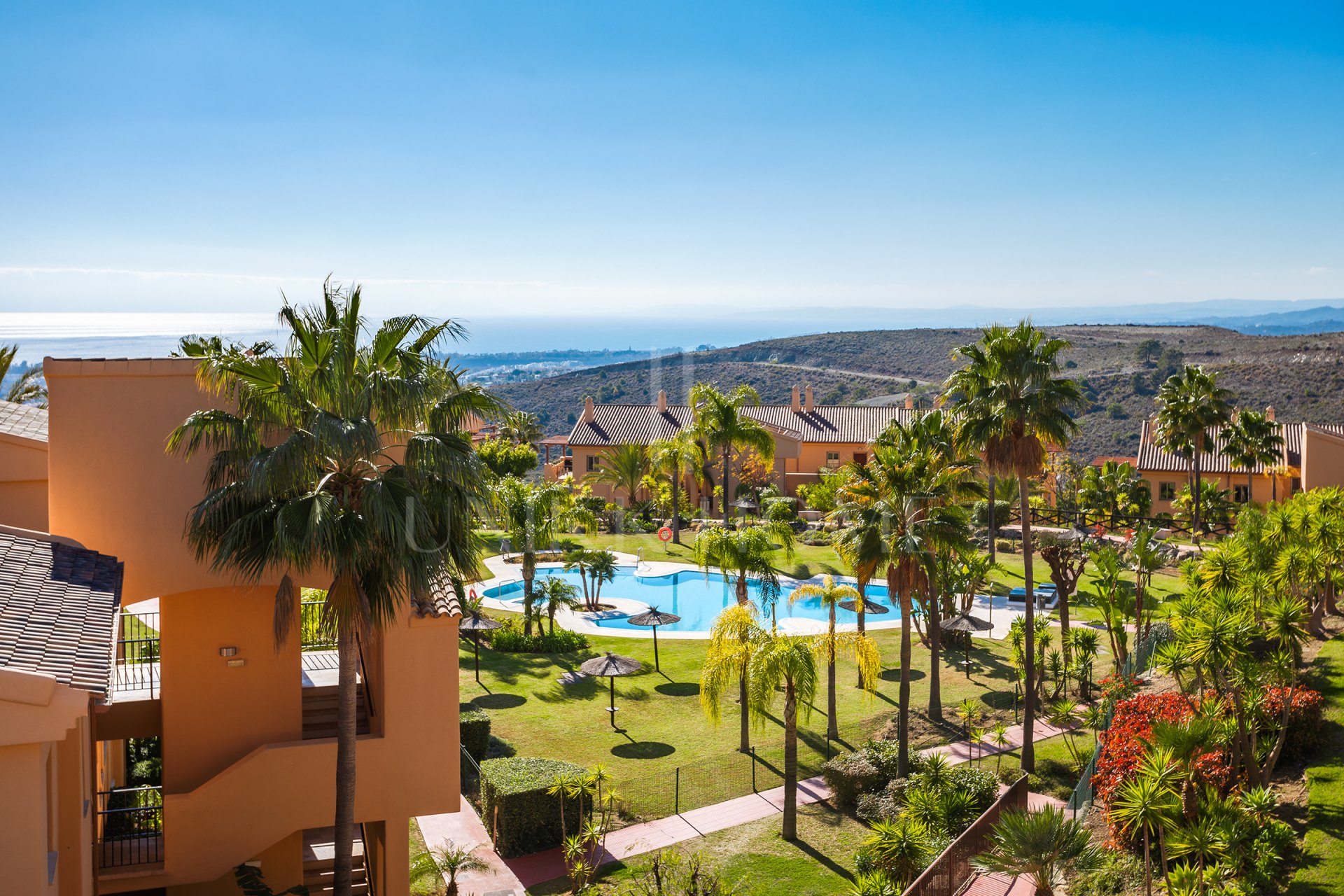 Spectacular one level penthouse with panoramic sea views in Hacienda del Señorío de Cifuentes, Benahavís