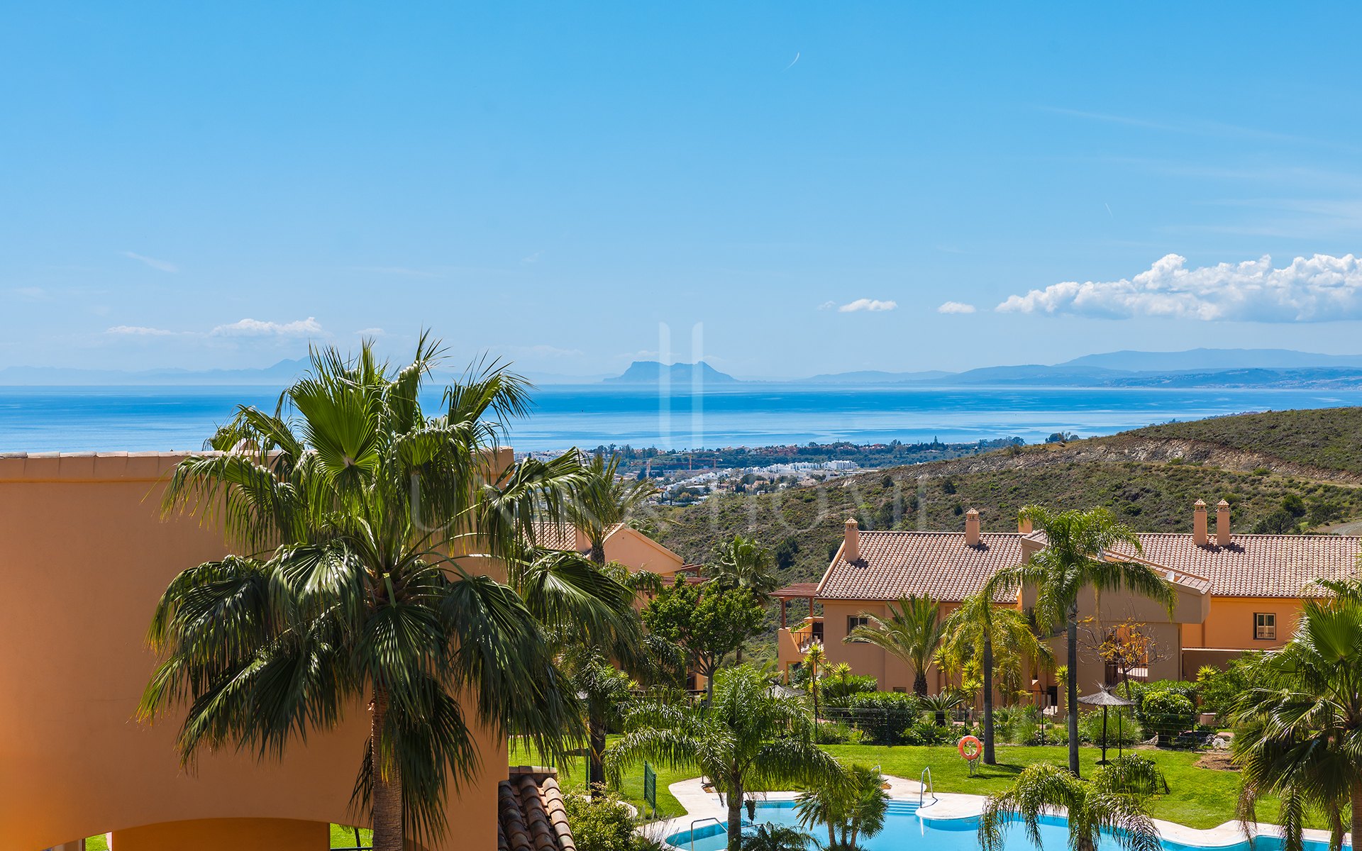 Spectacular one level penthouse with panoramic sea views in Hacienda del Señorío de Cifuentes, Benahavís