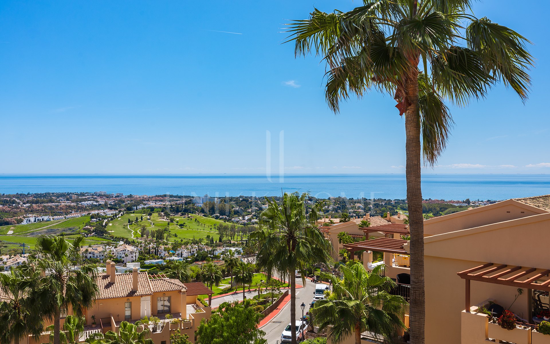 Spectacular one level penthouse with panoramic sea views in Hacienda del Señorío de Cifuentes, Benahavís