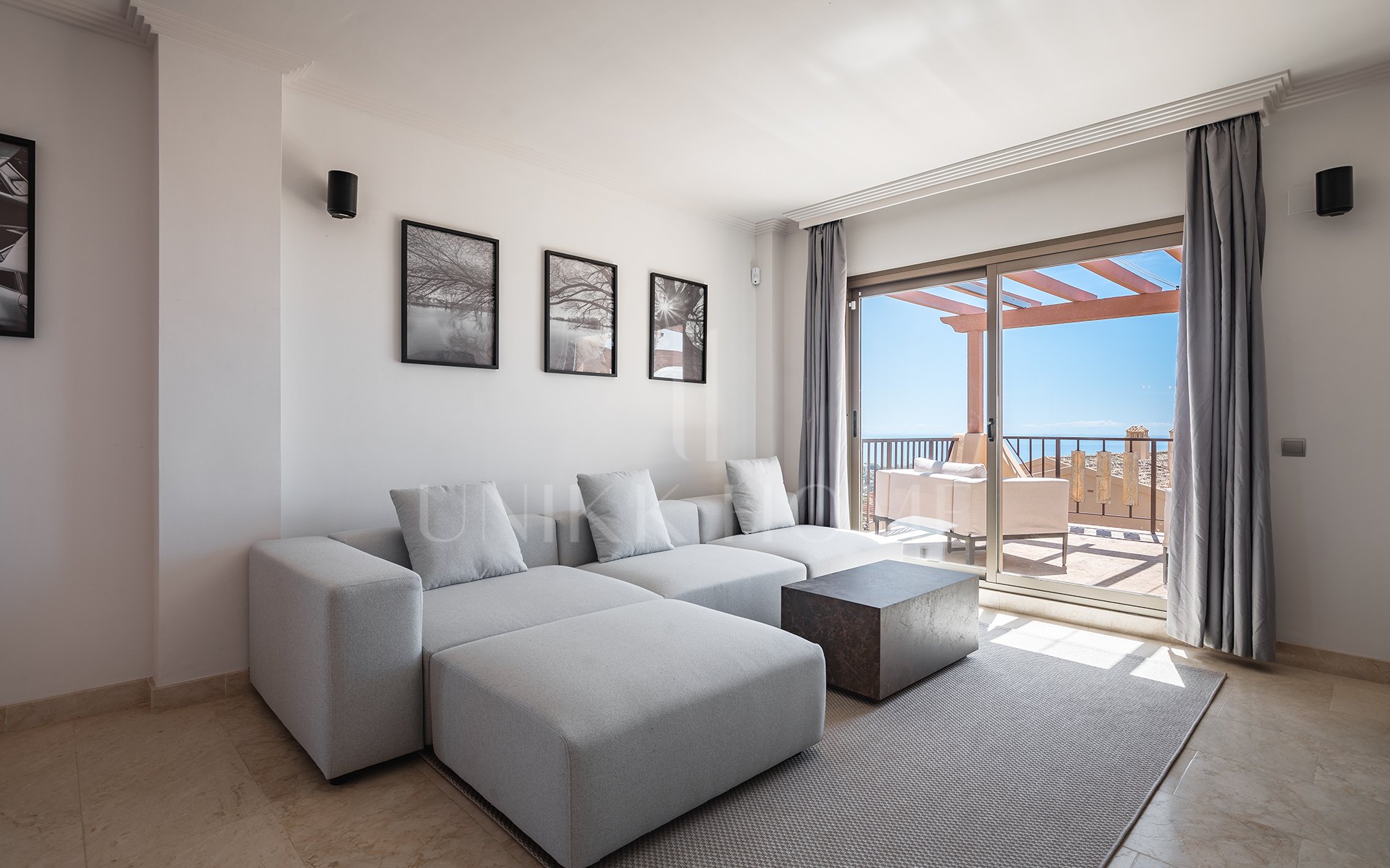 Spectacular one level penthouse with panoramic sea views in Hacienda del Señorío de Cifuentes, Benahavís